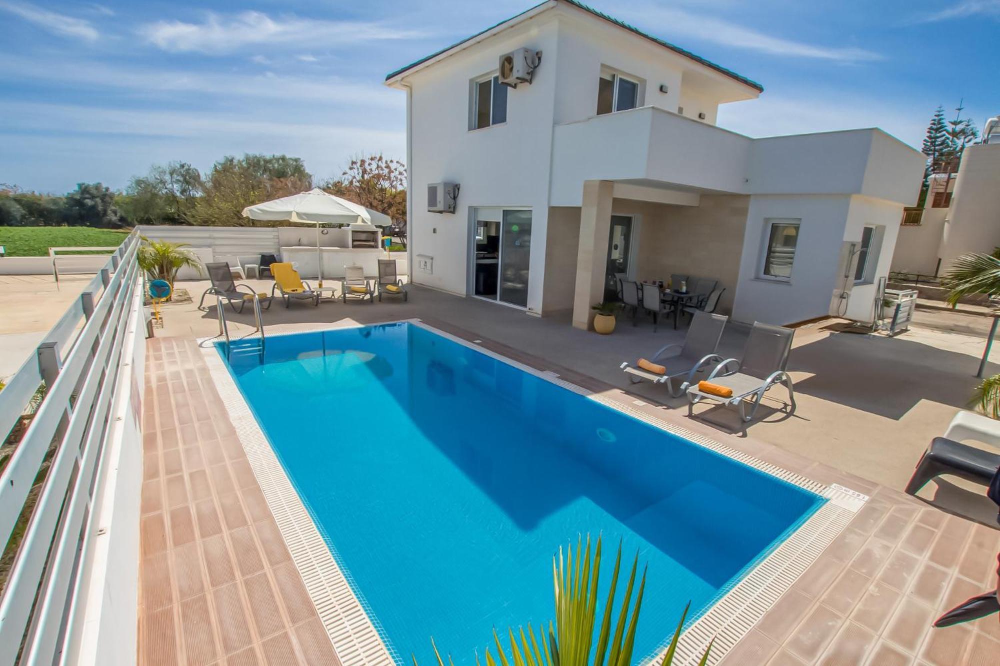 Flouressia Gardens Villa Protaras