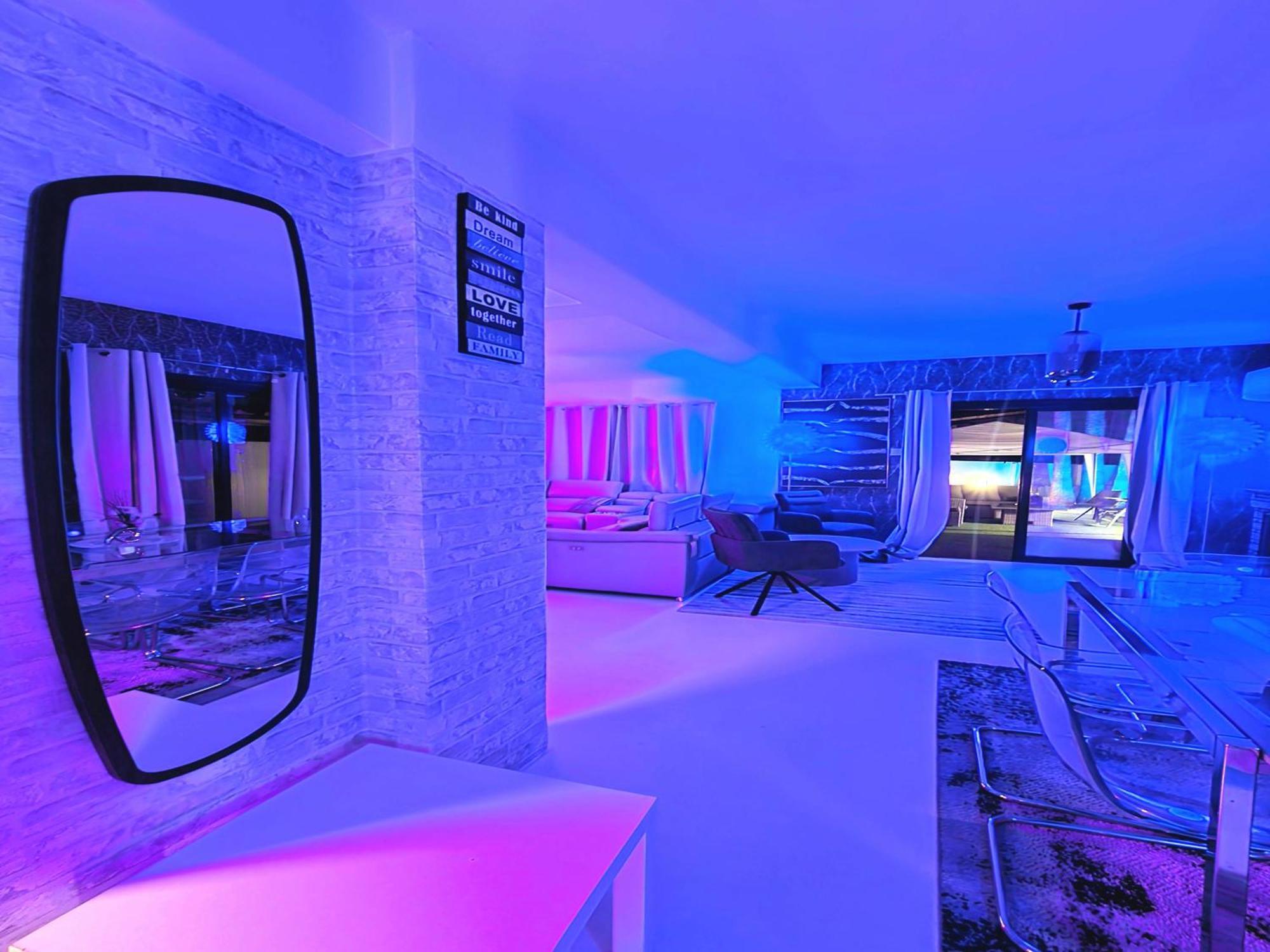 Villa 3 Bedroom Villa, Private Pool, Hot Tub *