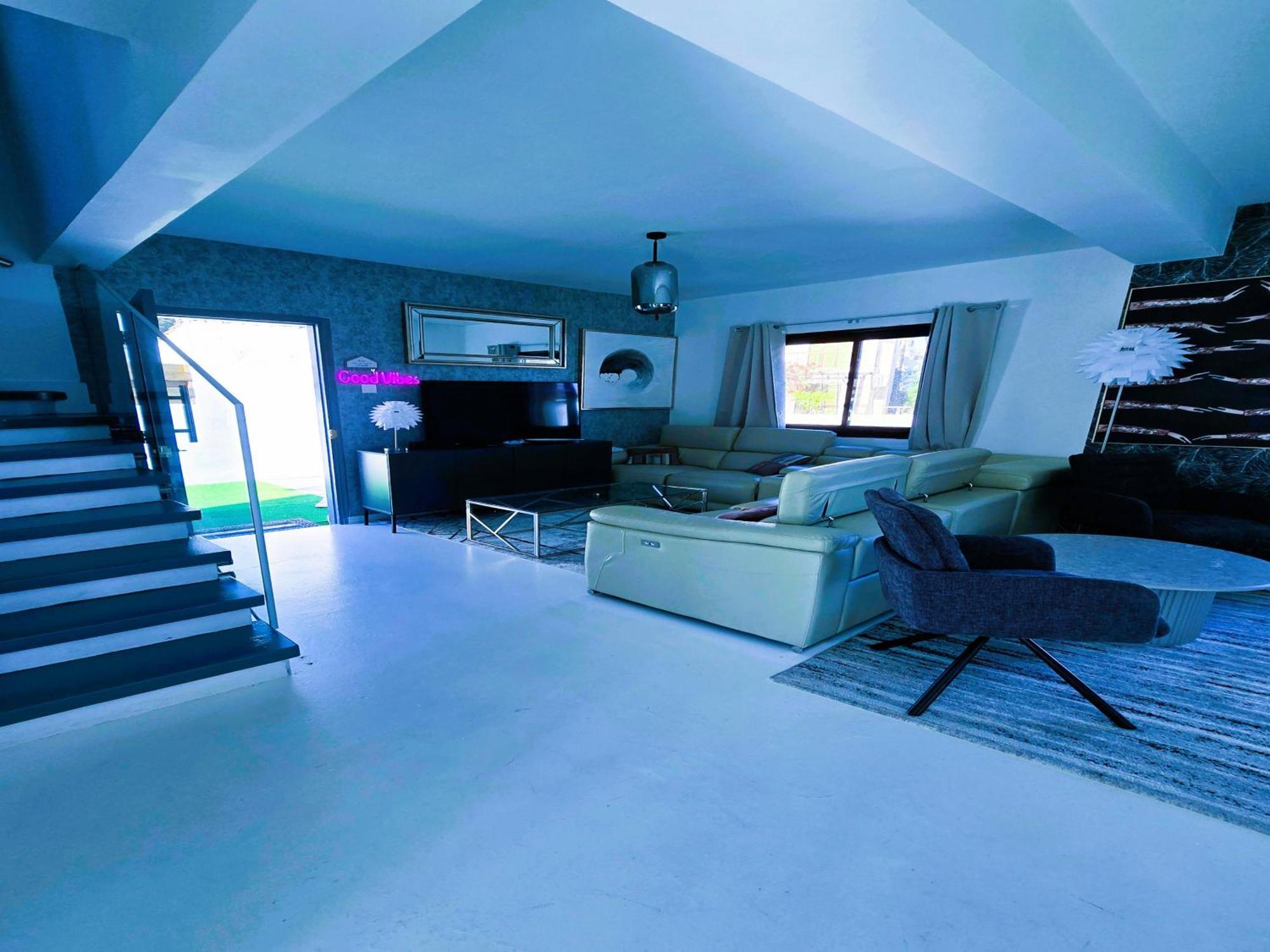 Villa 3 Bedroom Villa, Private Pool, Hot Tub *