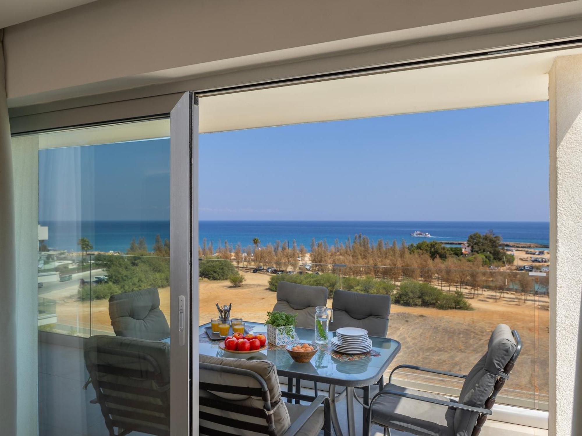 Emerald Bay Sea-front Penthouse