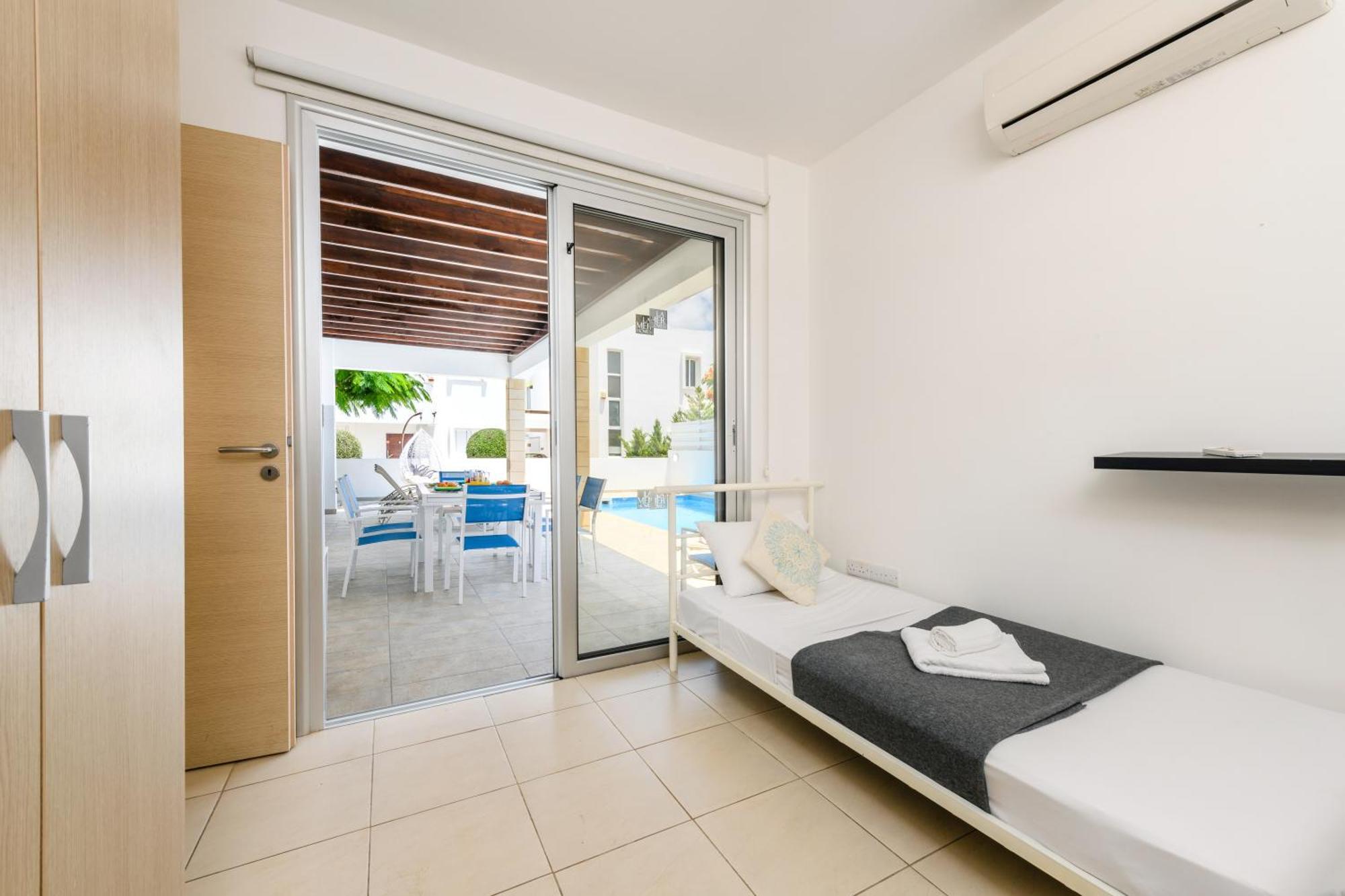 Konnos Breeze Villa *