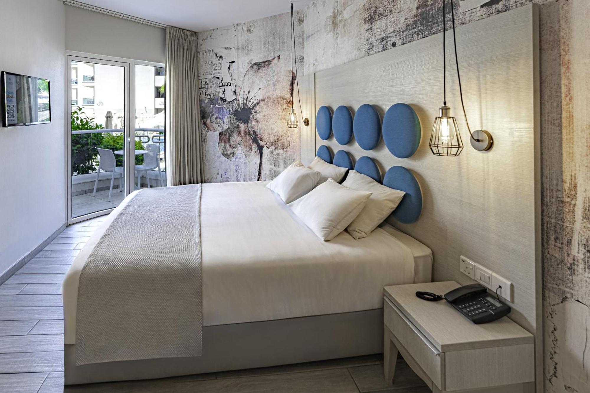 Vangelis & 4* Protaras