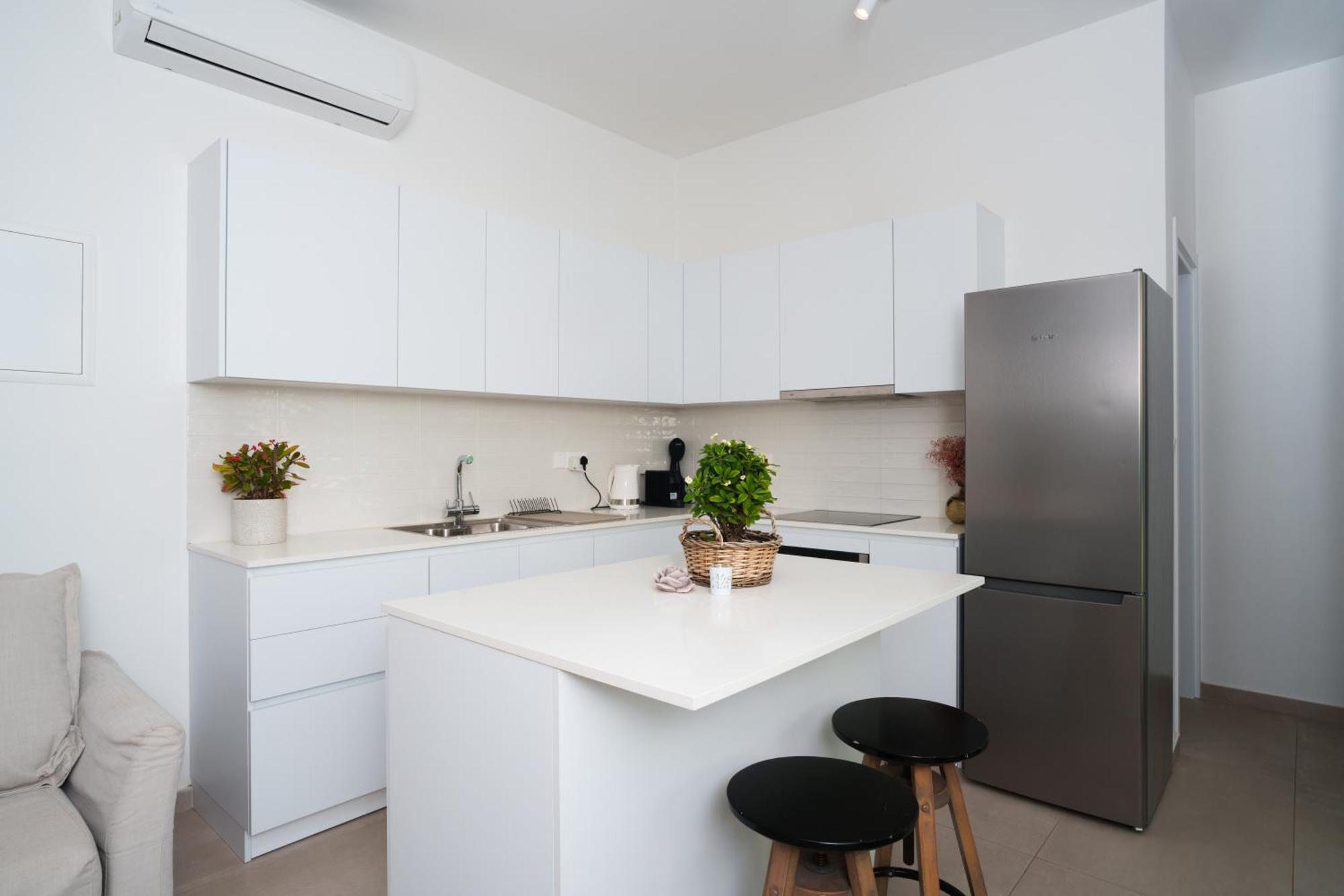 Wealthystays 2br Retreat , 5min Walk To *