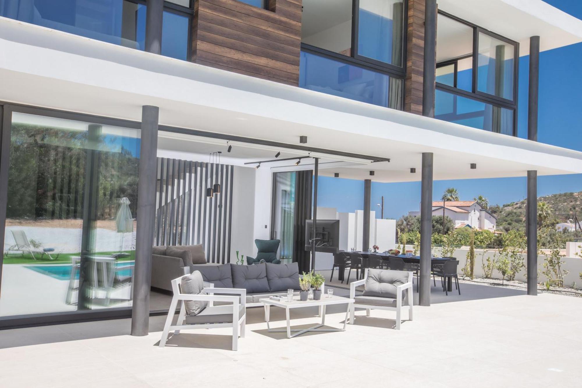Geraeumige Mit Grossem Garten Und Pool Protaras