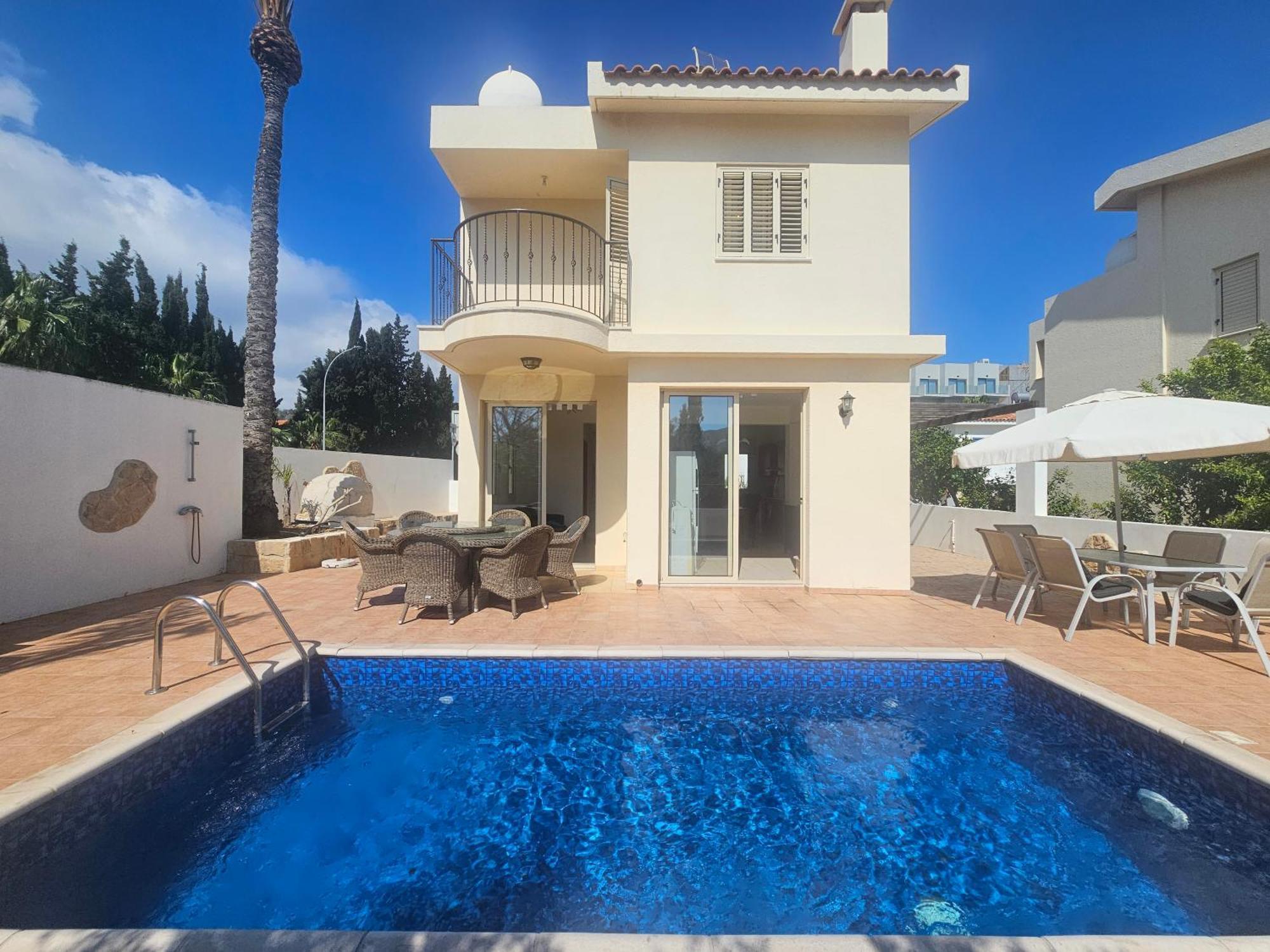 2 Bdr - Walk To Beach! Holiday home *