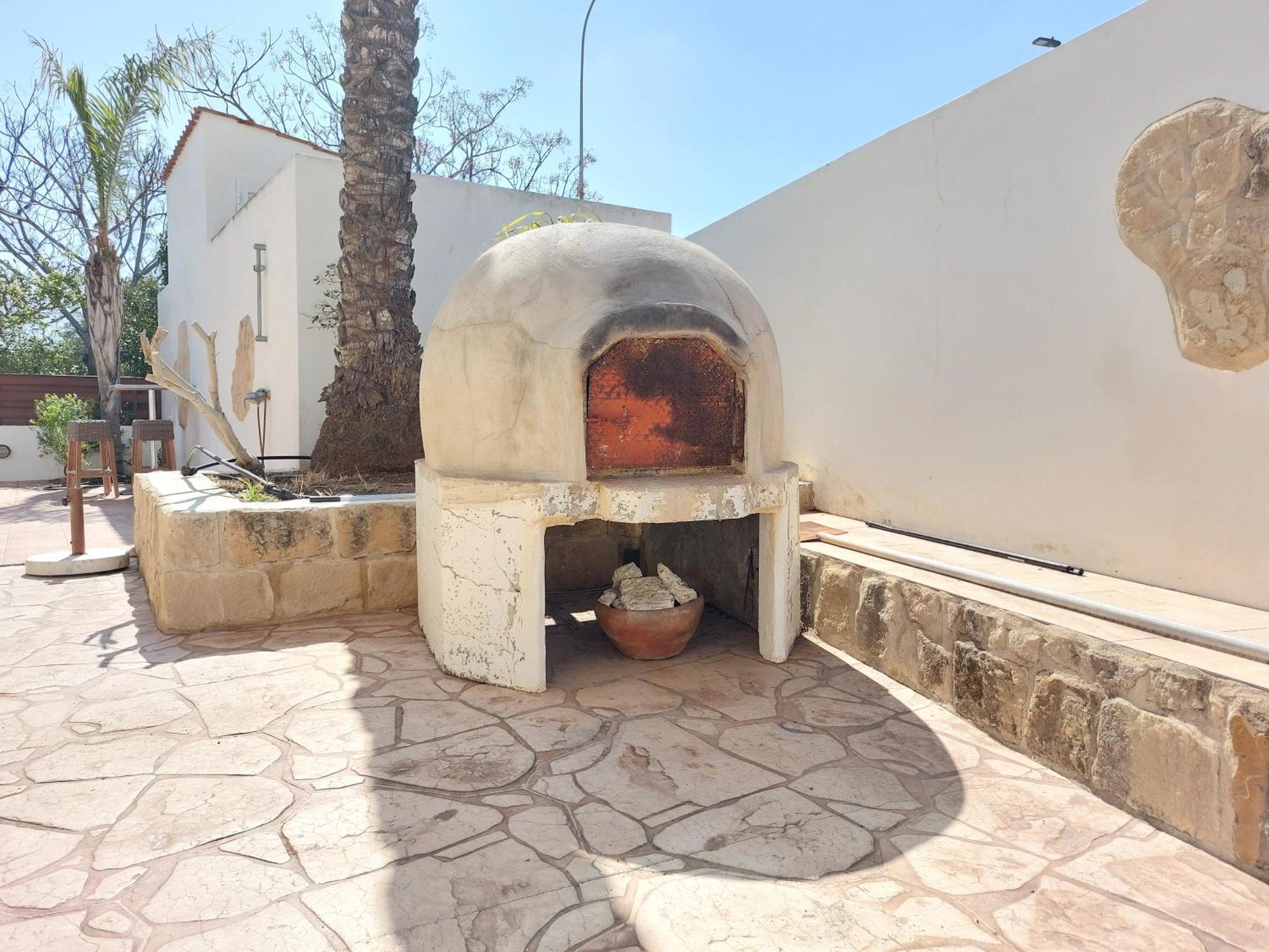 2 Bdr - Walk To Beach! Holiday home
