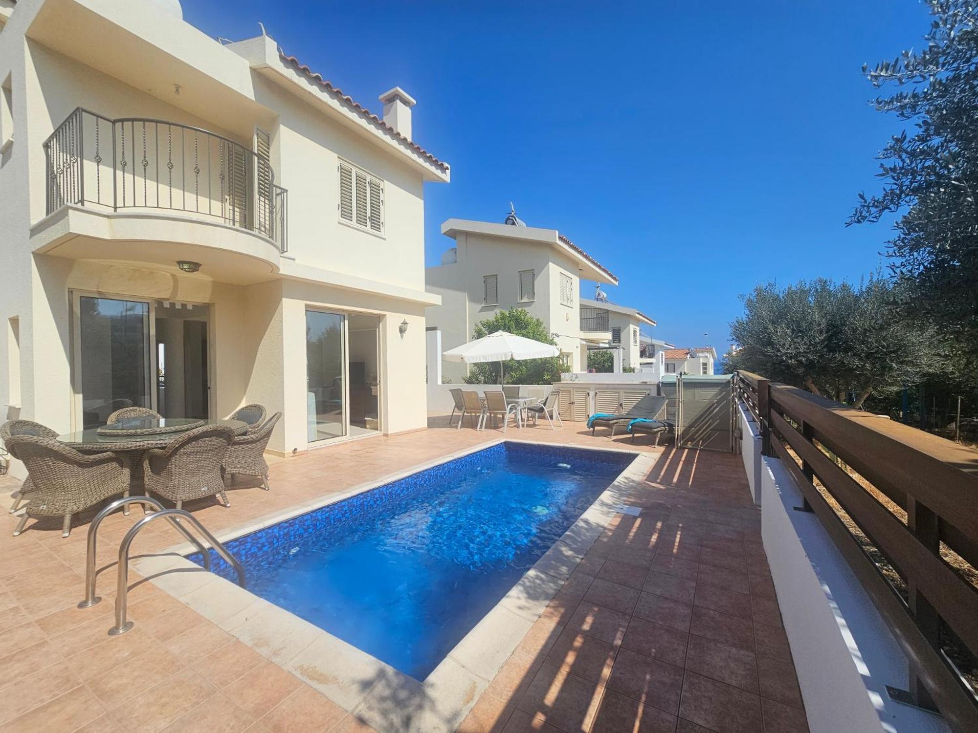 2 Bdr - Walk To Beach! Holiday home *