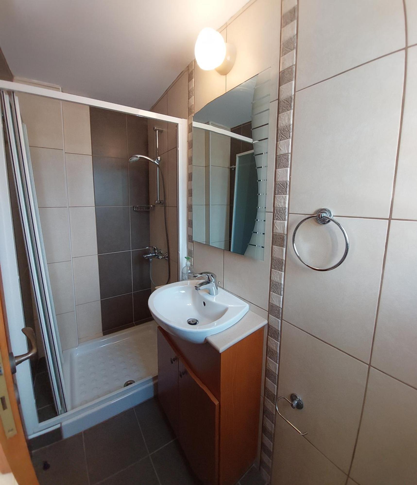 2 Bdr - Walk To Beach! Holiday home