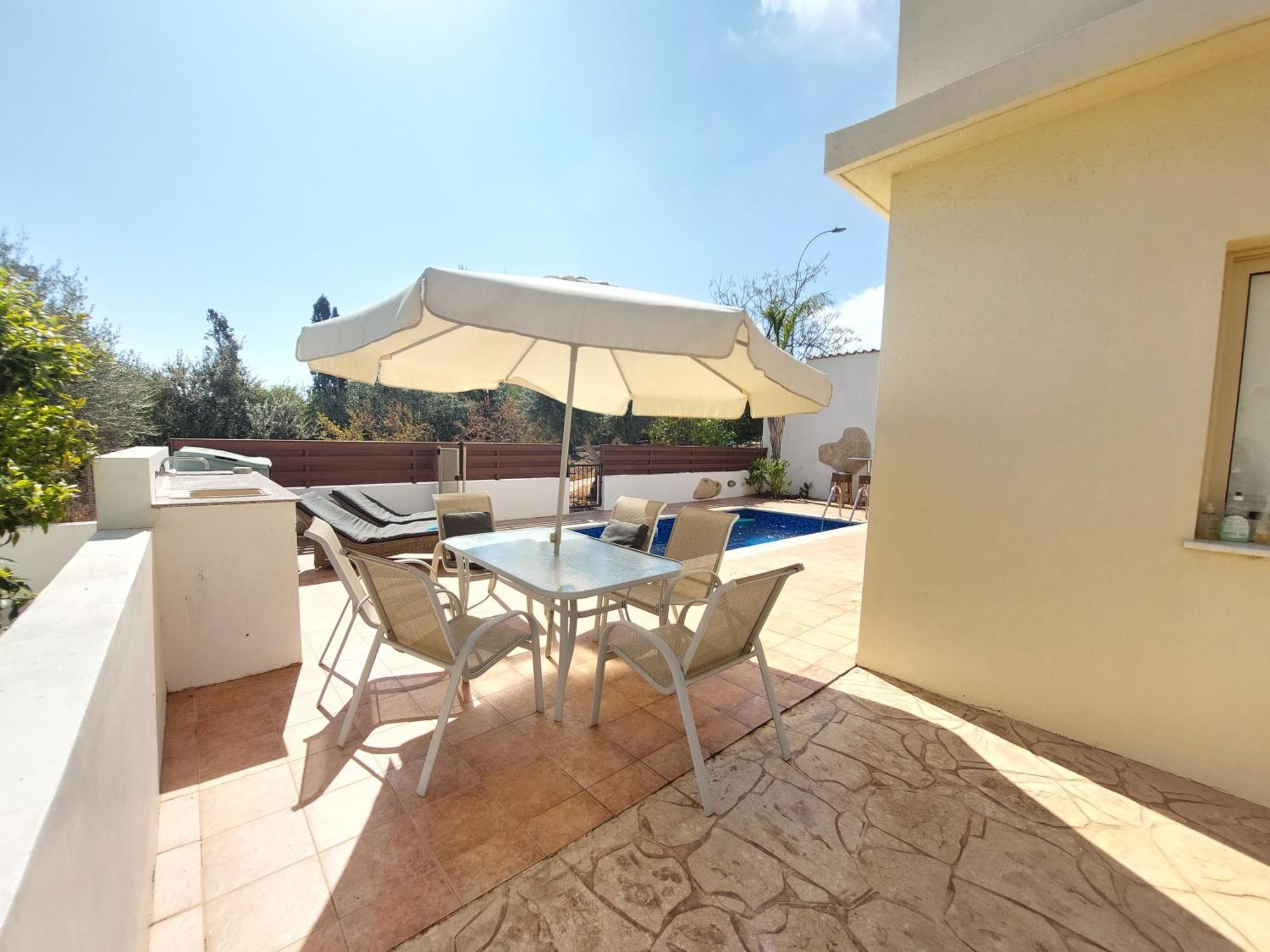 2 Bdr - Walk To Beach! Holiday home