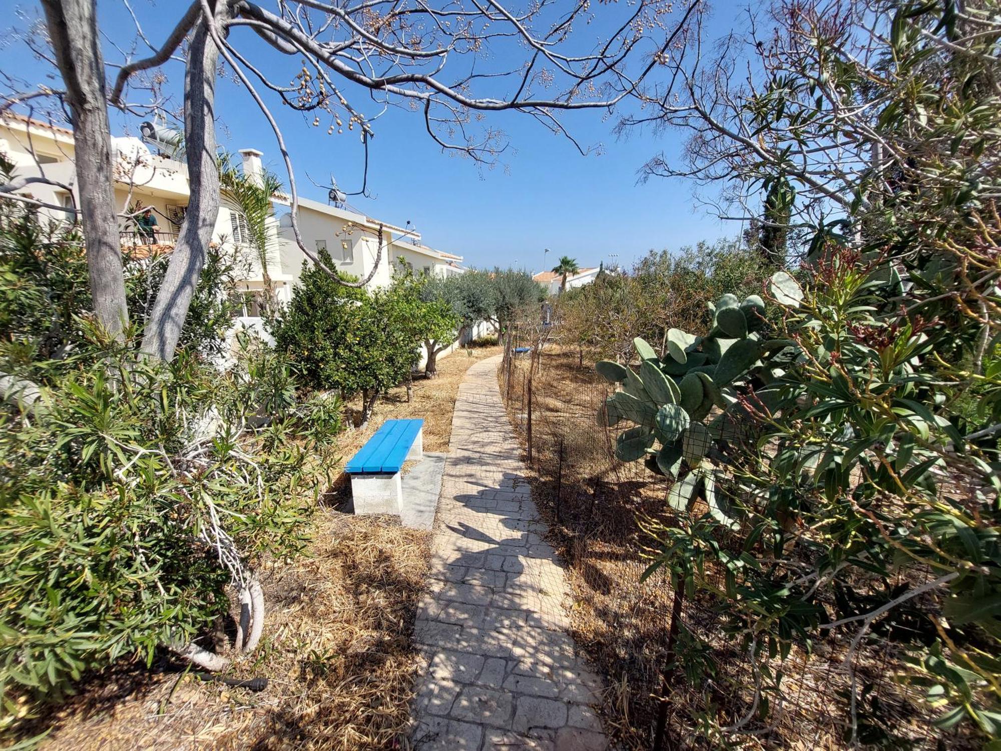 2 Bdr - Walk To Beach! *