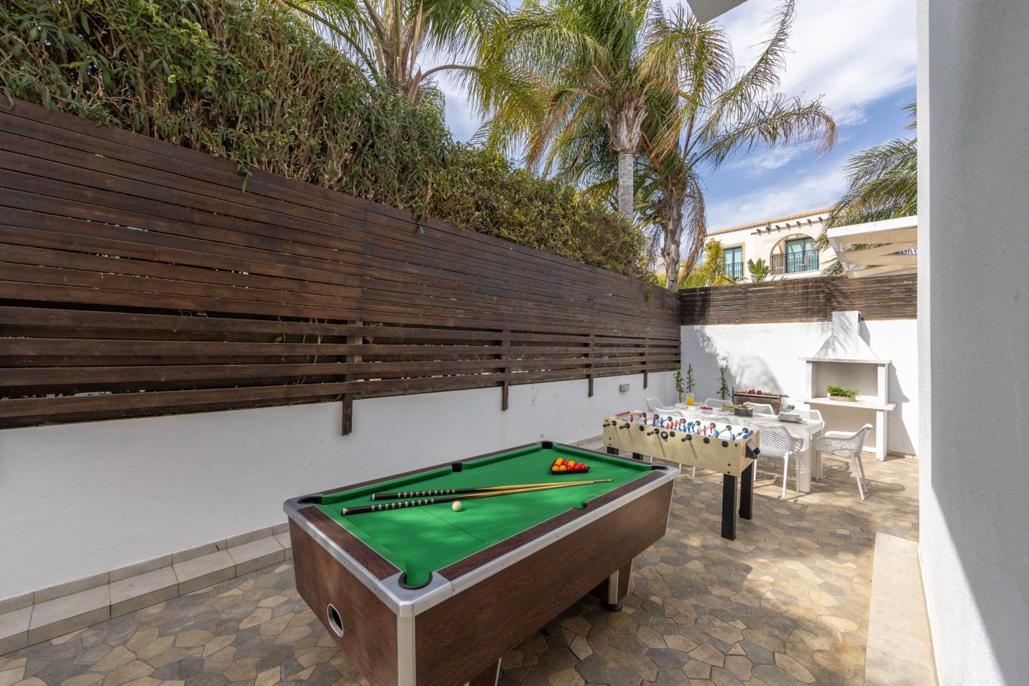 View 6 -fig Tree Bay-jacuzzi-hot Tub Villa *