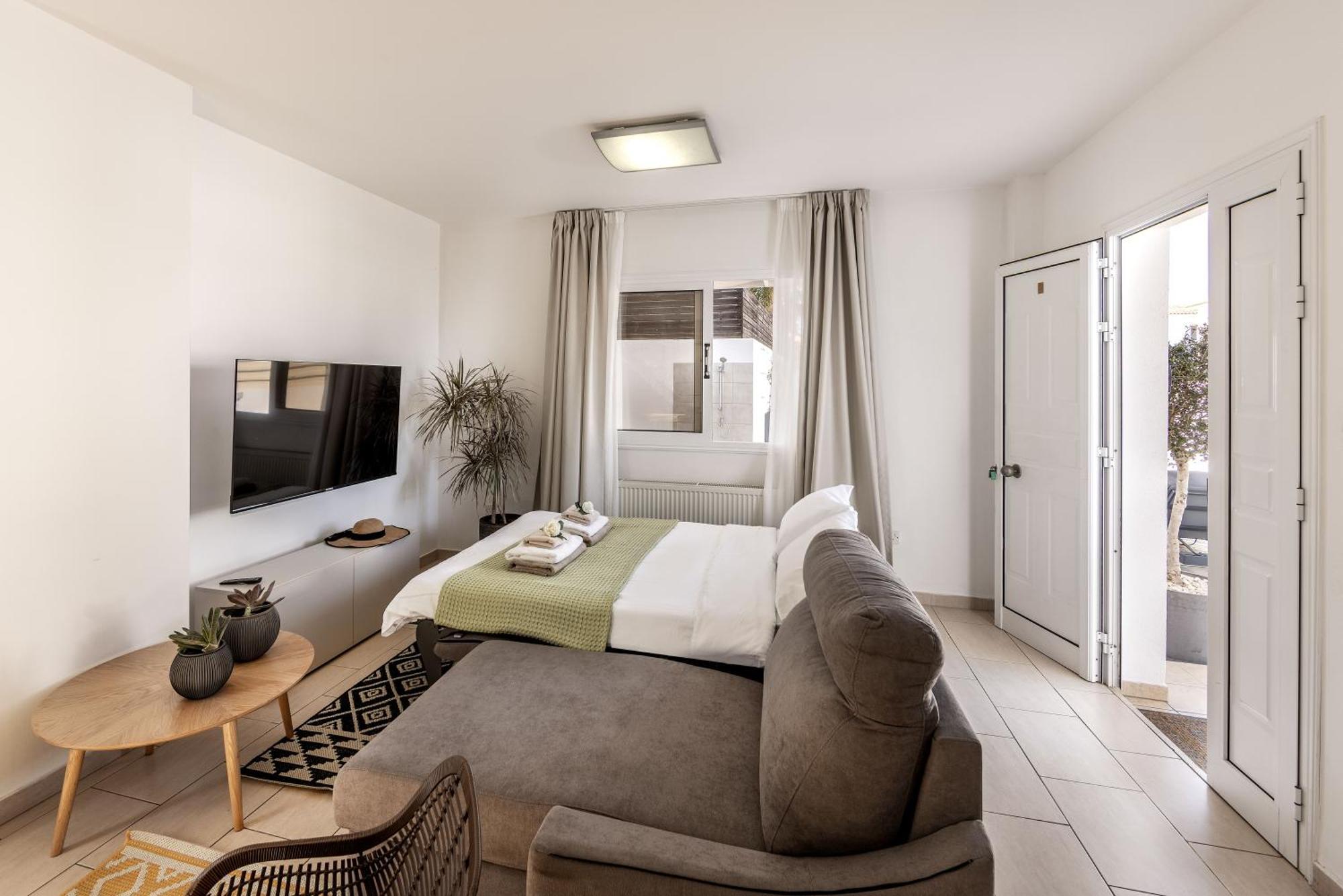 View 6 -fig Tree Bay-jacuzzi-hot Tub Protaras