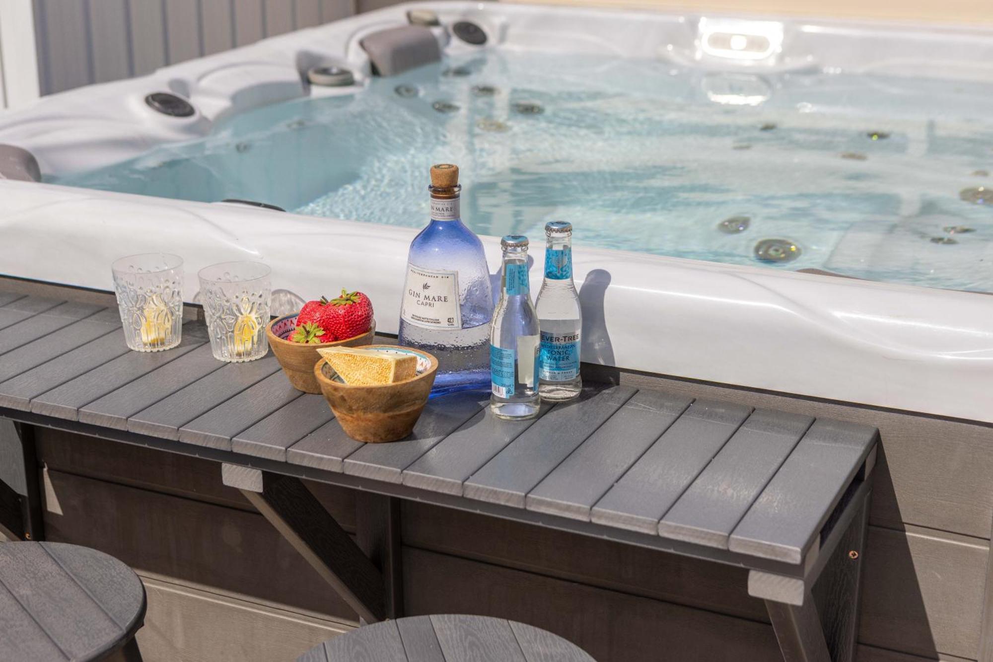View 6 -fig Tree Bay-jacuzzi-hot Tub