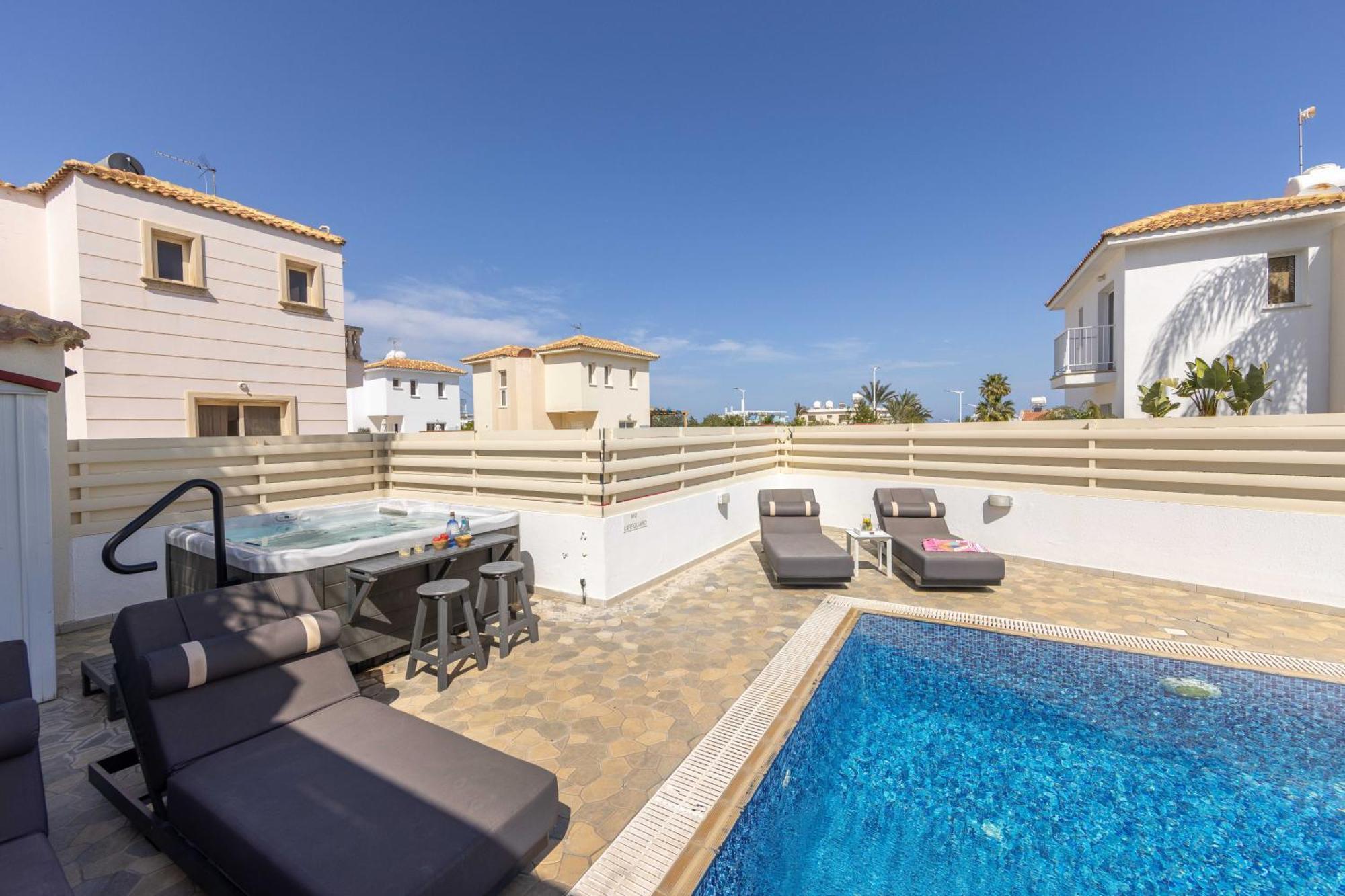 View 6 -fig Tree Bay-jacuzzi-hot Tub *