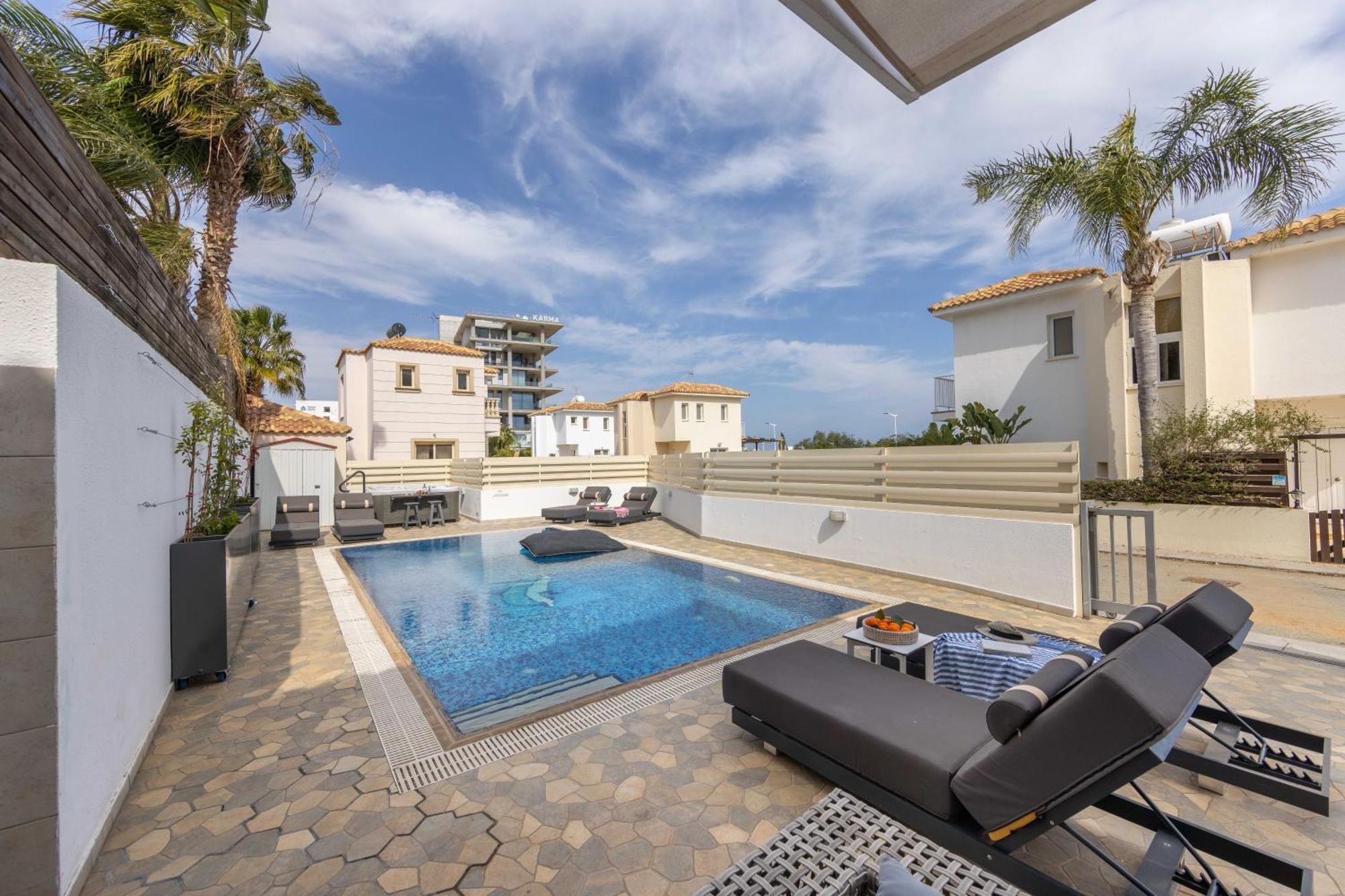 View 6 -fig Tree Bay-jacuzzi-hot Tub Villa