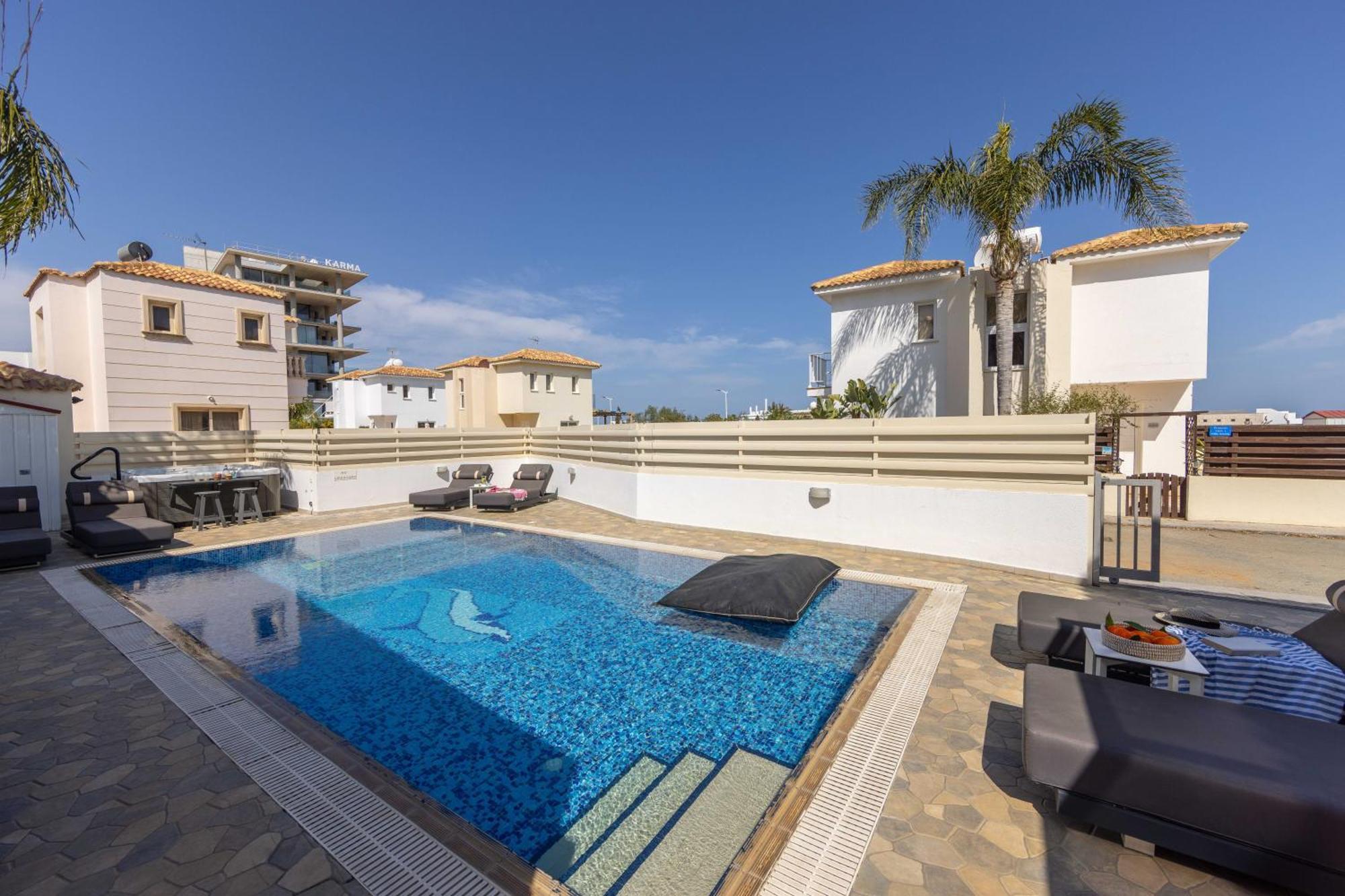 View 6 -fig Tree Bay-jacuzzi-hot Tub Villa *