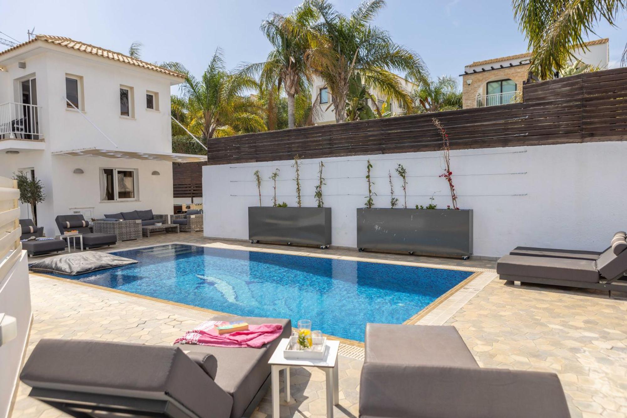 View 6 -fig Tree Bay-jacuzzi-hot Tub Protaras