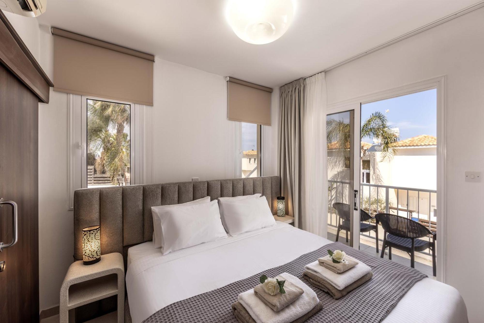 View 6 -fig Tree Bay-jacuzzi-hot Tub Villa Protaras