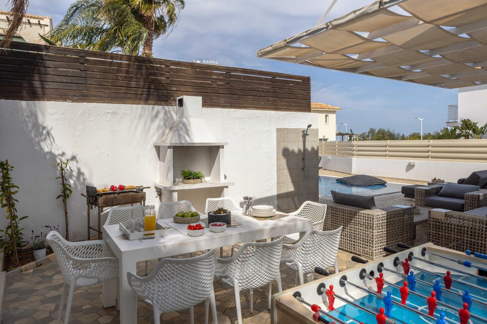 View 6 -fig Tree Bay-jacuzzi-hot Tub