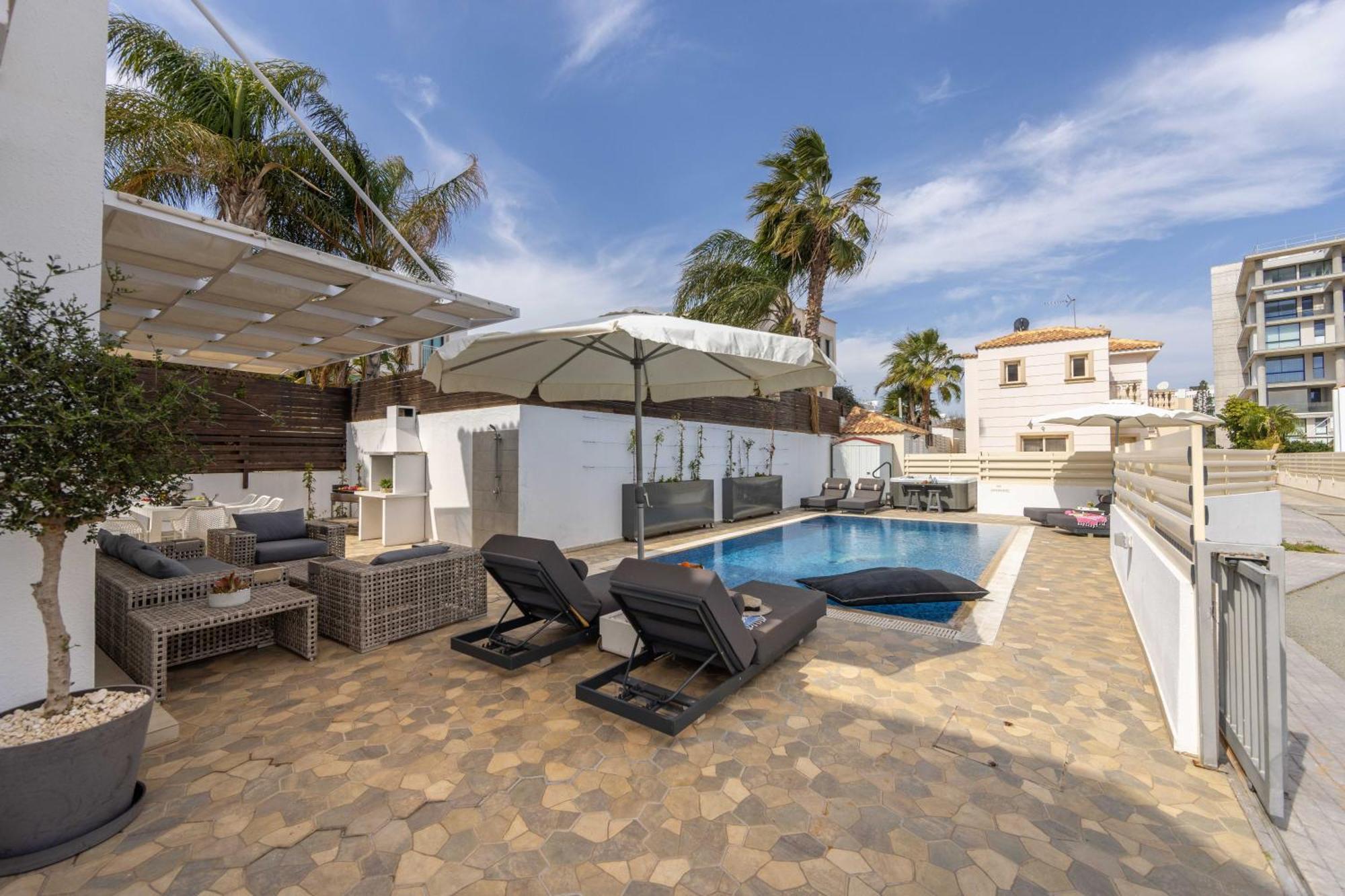 View 6 -fig Tree Bay-jacuzzi-hot Tub Villa *