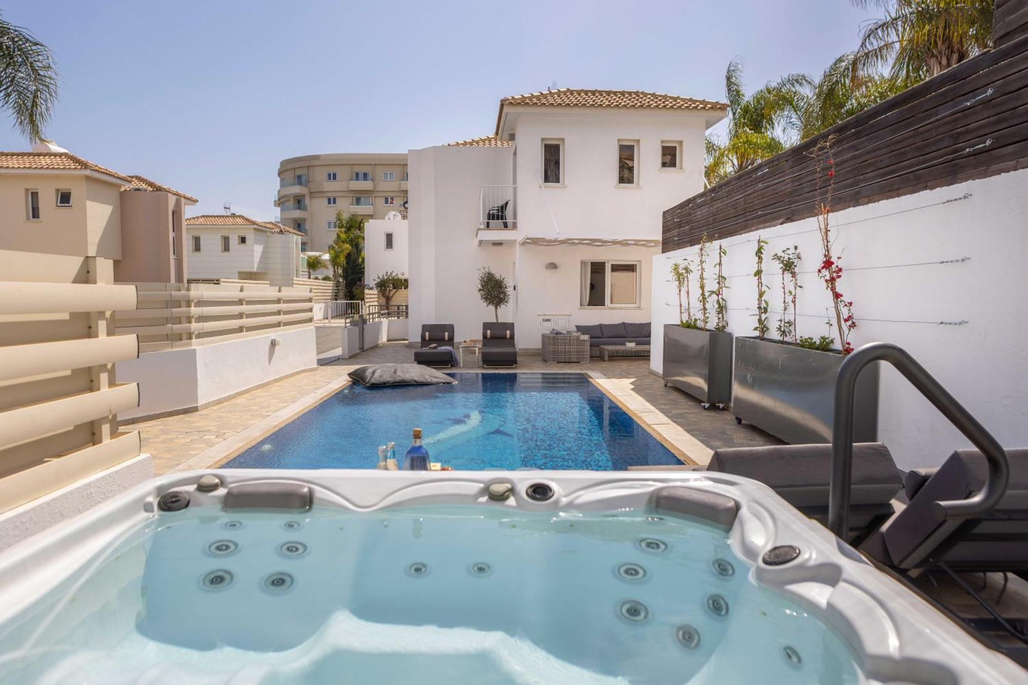 Villa View 6 -fig Tree Bay-jacuzzi-hot Tub Protaras