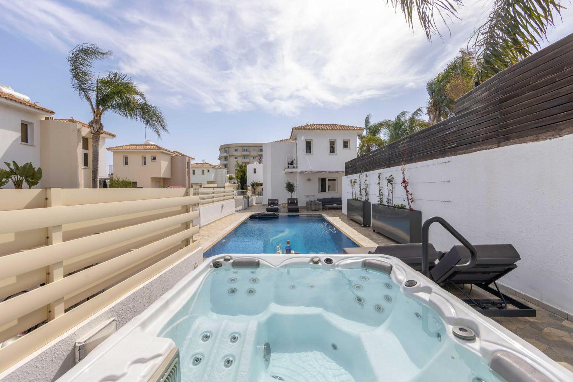 Villa View 6 -fig Tree Bay-jacuzzi-hot Tub