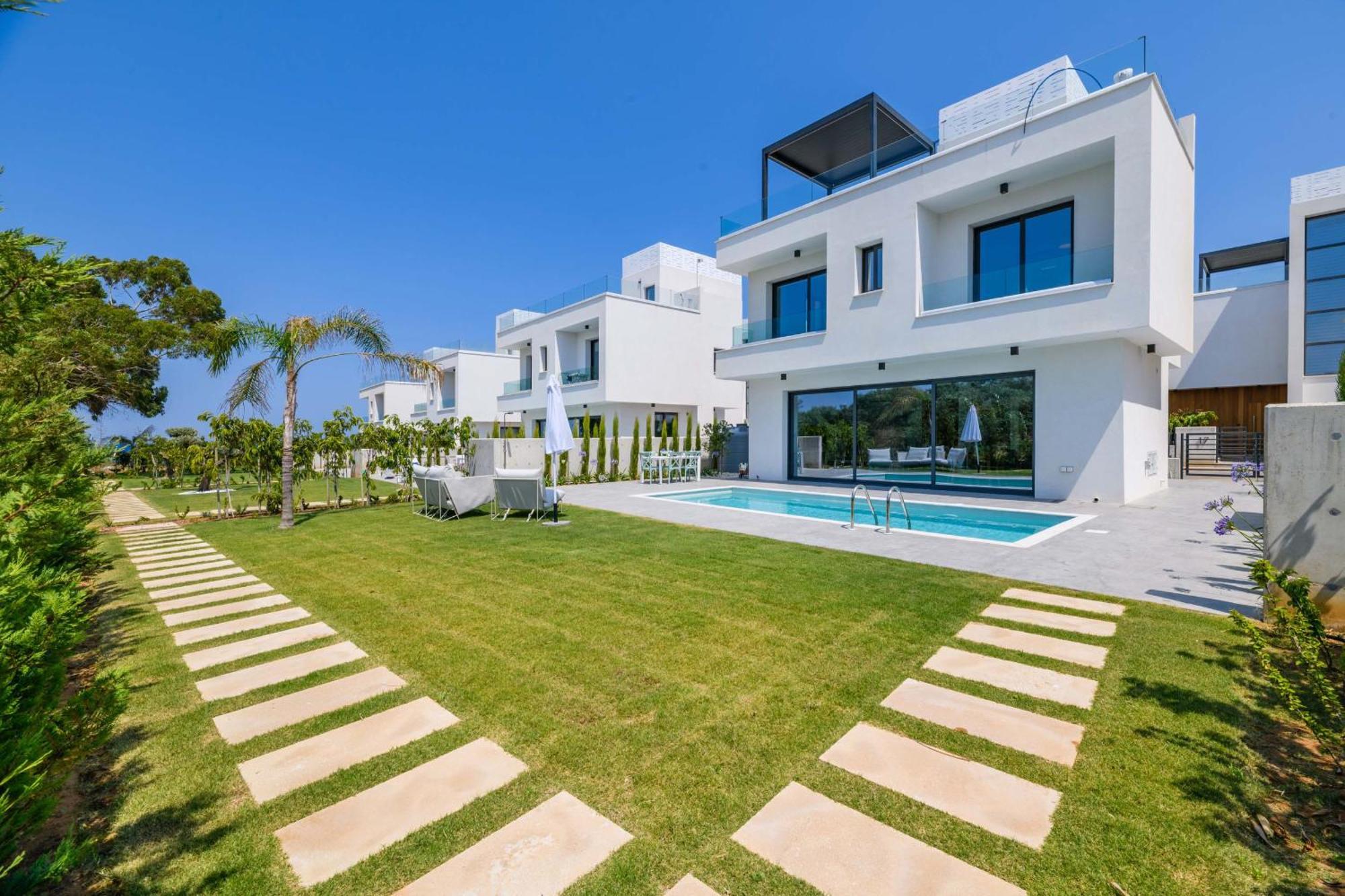 By The - Blue Topaz Villa