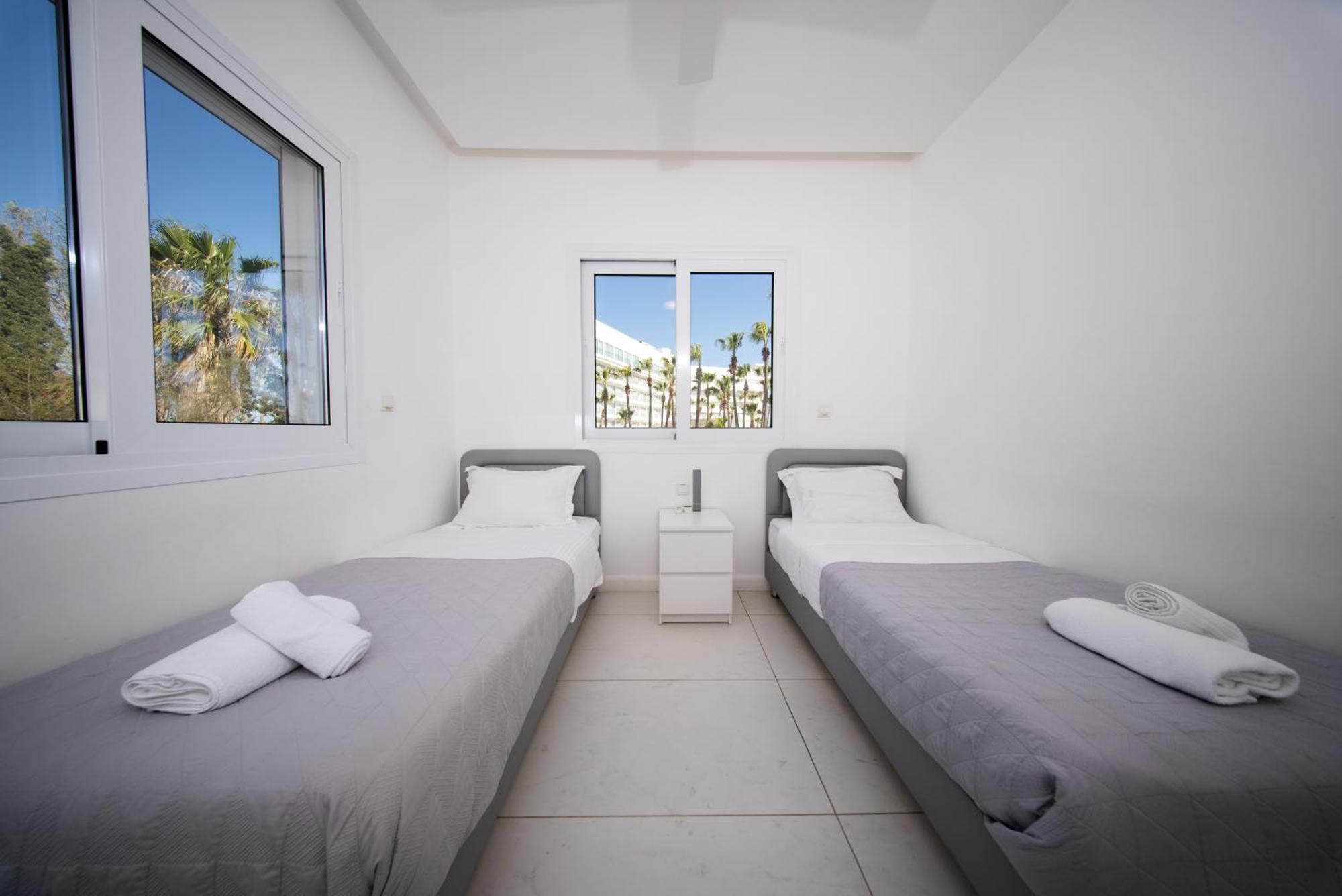 Sunset Family Villa, 1-min Walk To Villa *