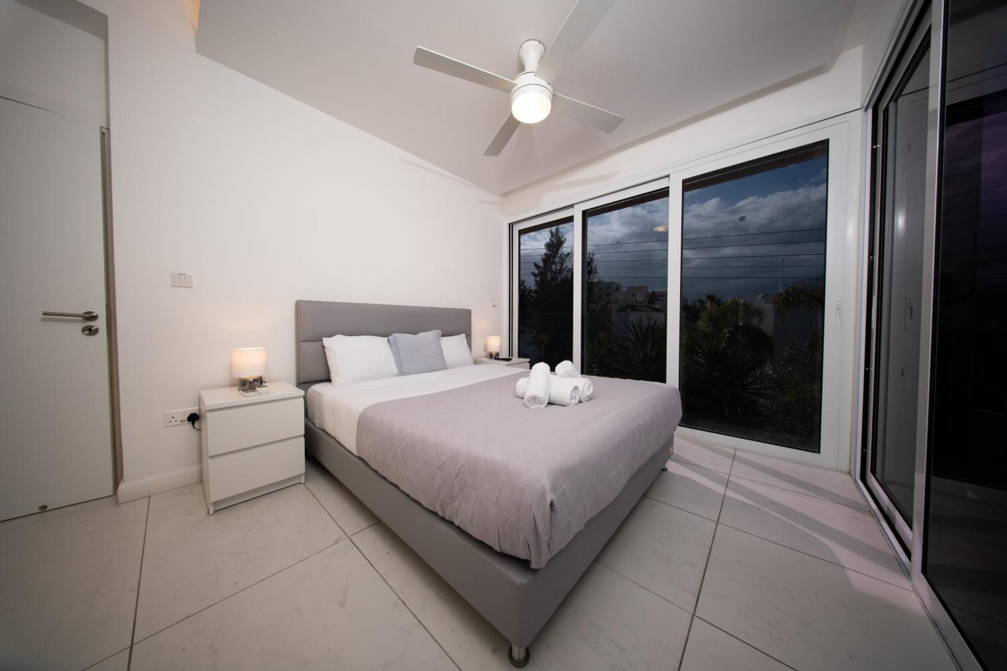 Villa Sunset Family Villa, 1-min Walk To