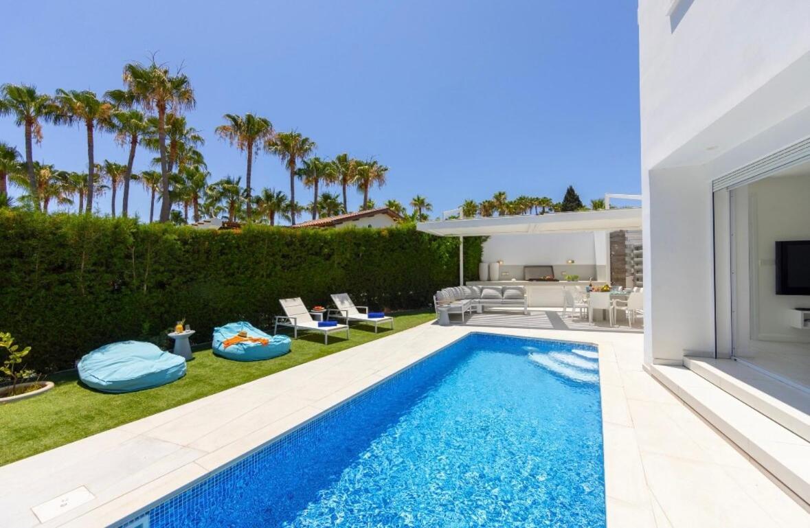 Sunset Family Villa, 1-min Walk To * Protaras