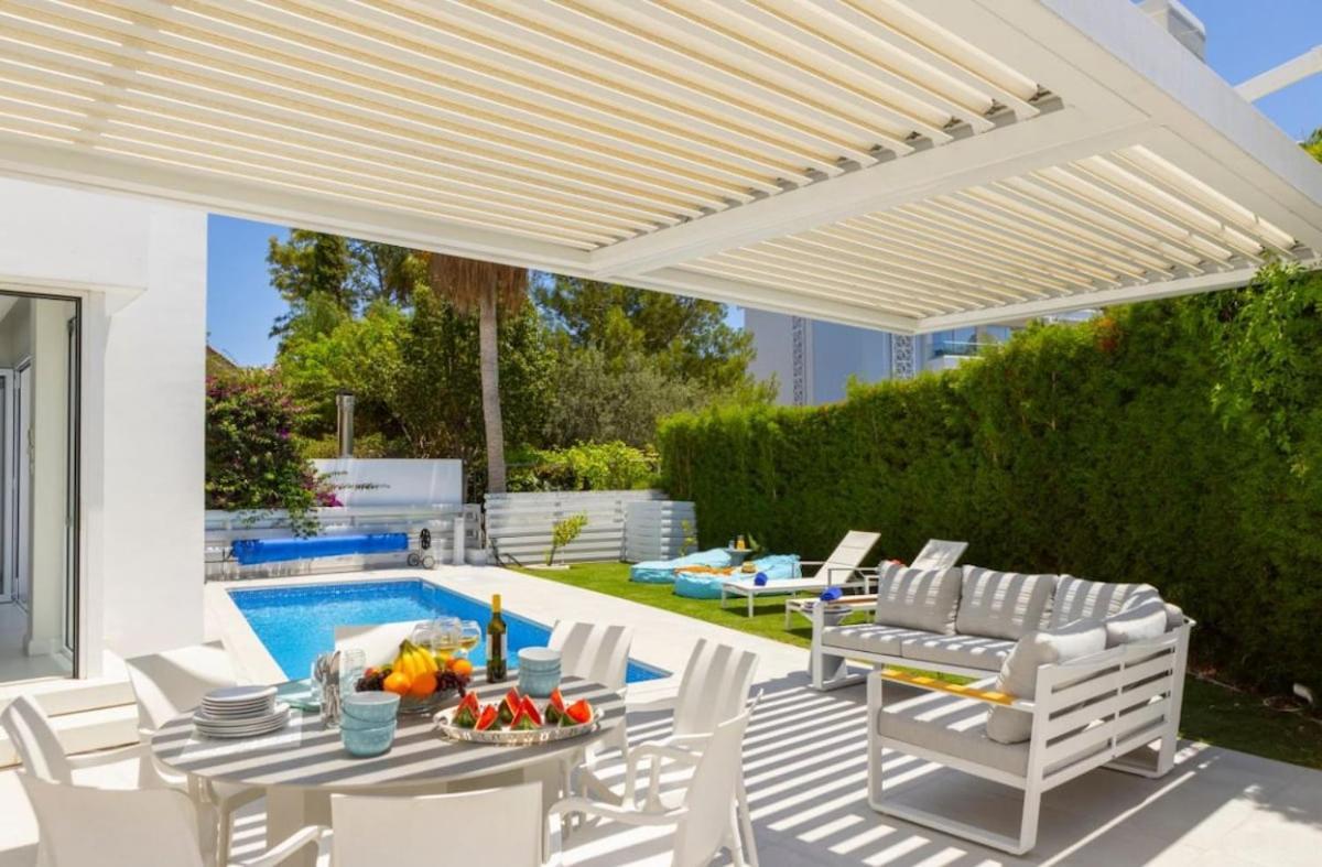 Sunset Family Villa, 1-min Walk To * Protaras