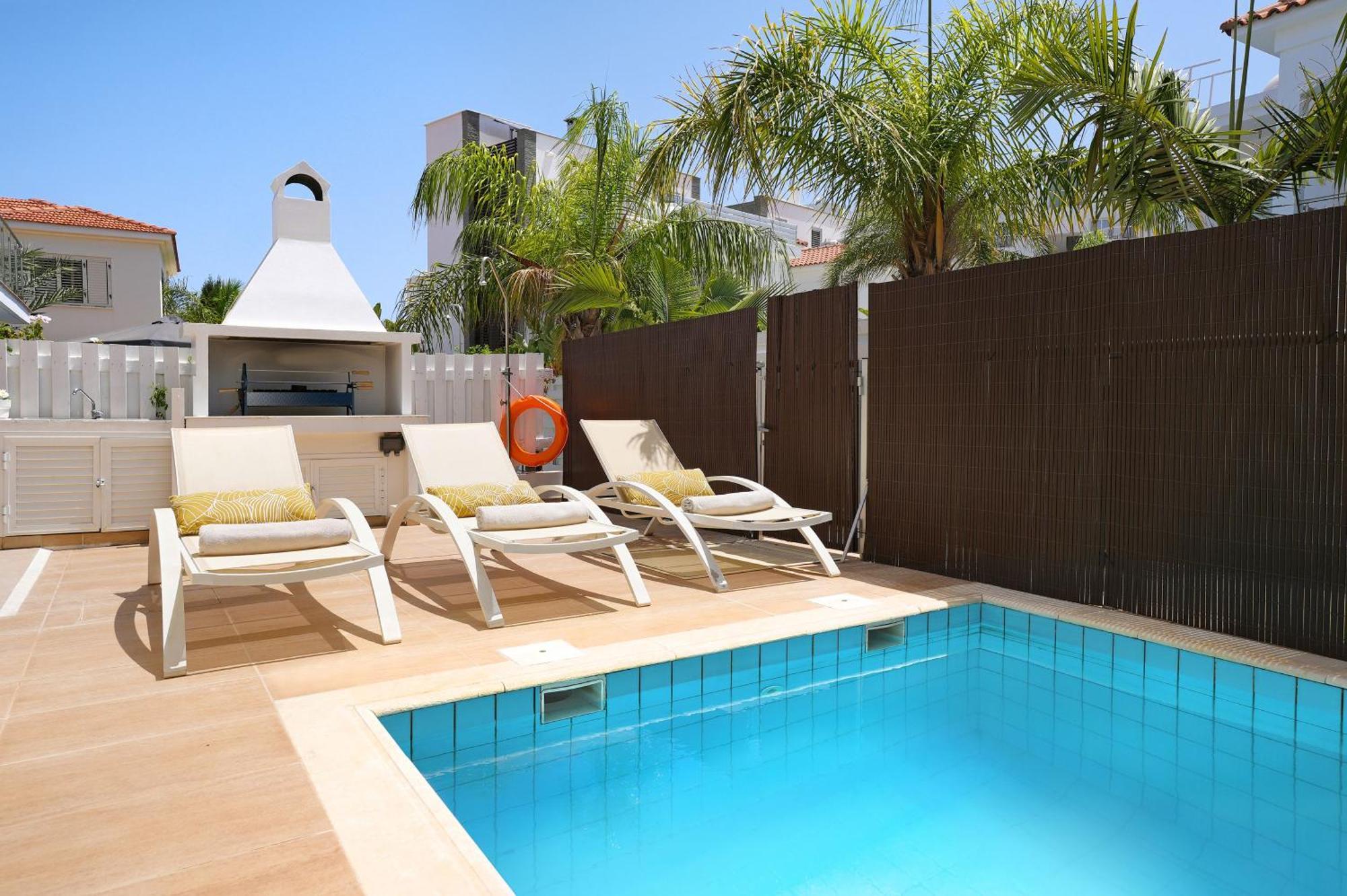 Holiday home Adonia - 30m From Pernera *