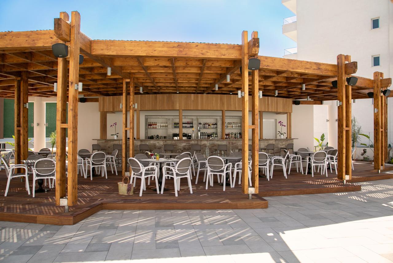 Vangelis & Hotel Protaras