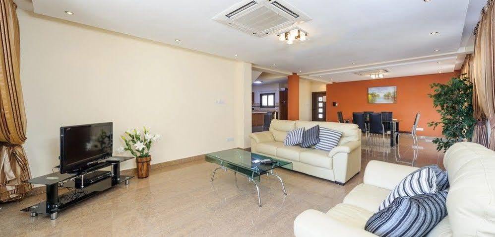 Maris Grand Aparthotel