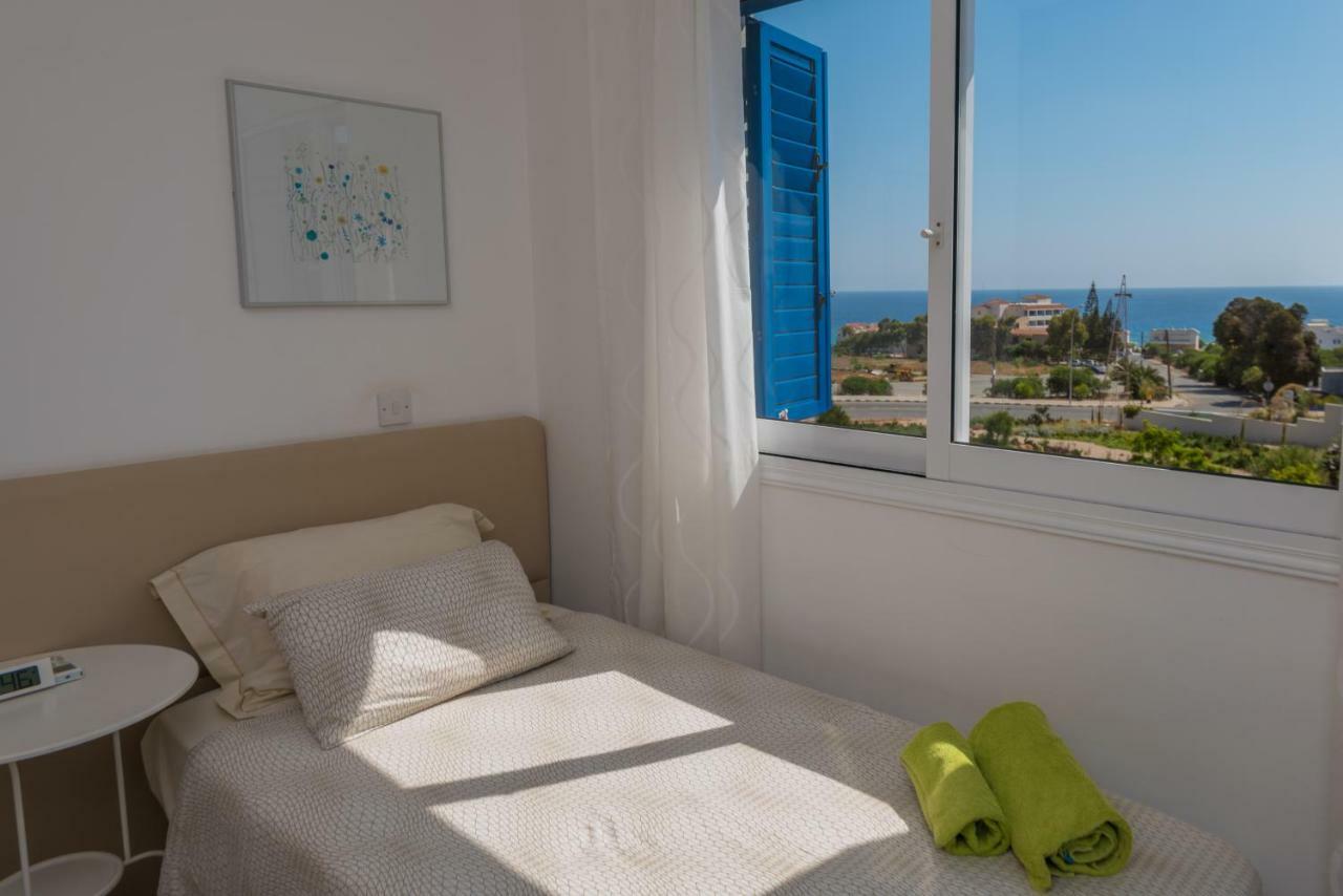 Narcissos Bay View *