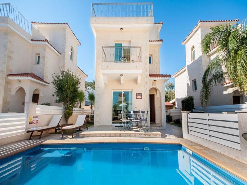 Oceanview Luxury 045 *