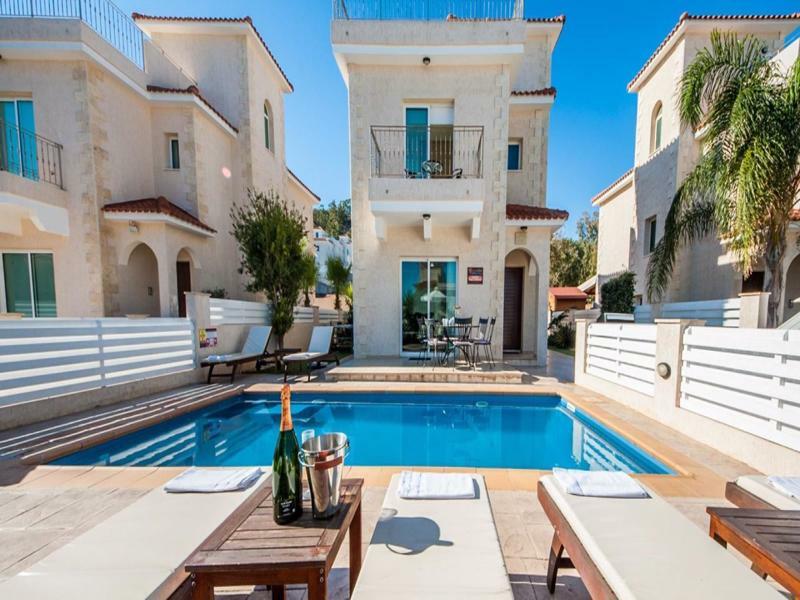 Oceanview Luxury 045 *
