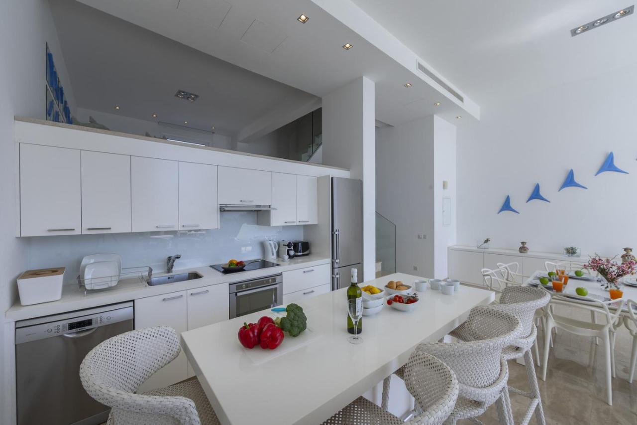 Kalena Seafront Villa *
