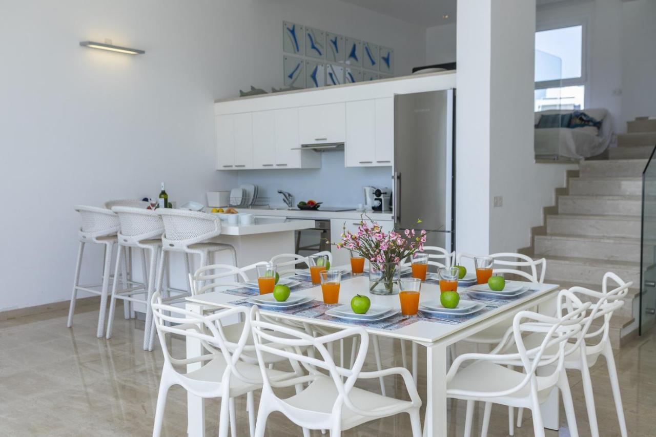 Kalena Seafront Villa *