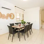 Villa Breeze