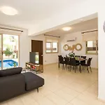 Villa Breeze
