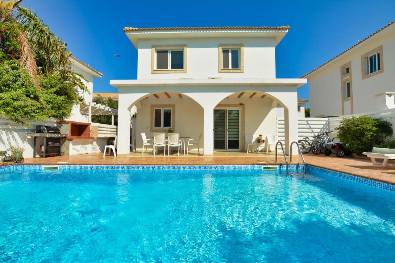 Villa Sunnyvillas: 3br Super Cozy Villa☆private Pool☆bbq - Falcon Protaras