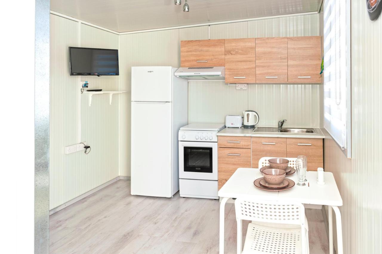 Hostel The Harbour Private Cabins And