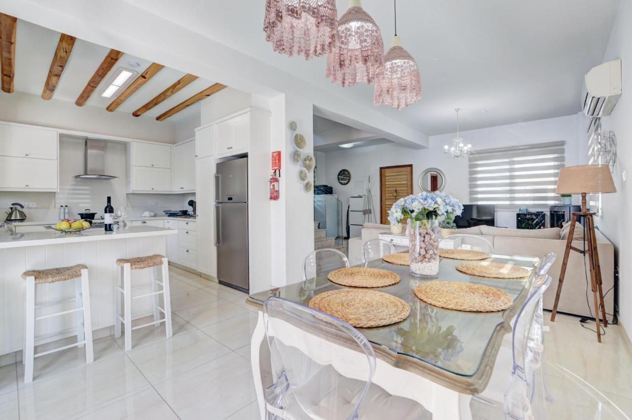 Sunnyvillas: 3br Super Cozy Villa☆private Pool☆bbq - Falcon Protaras