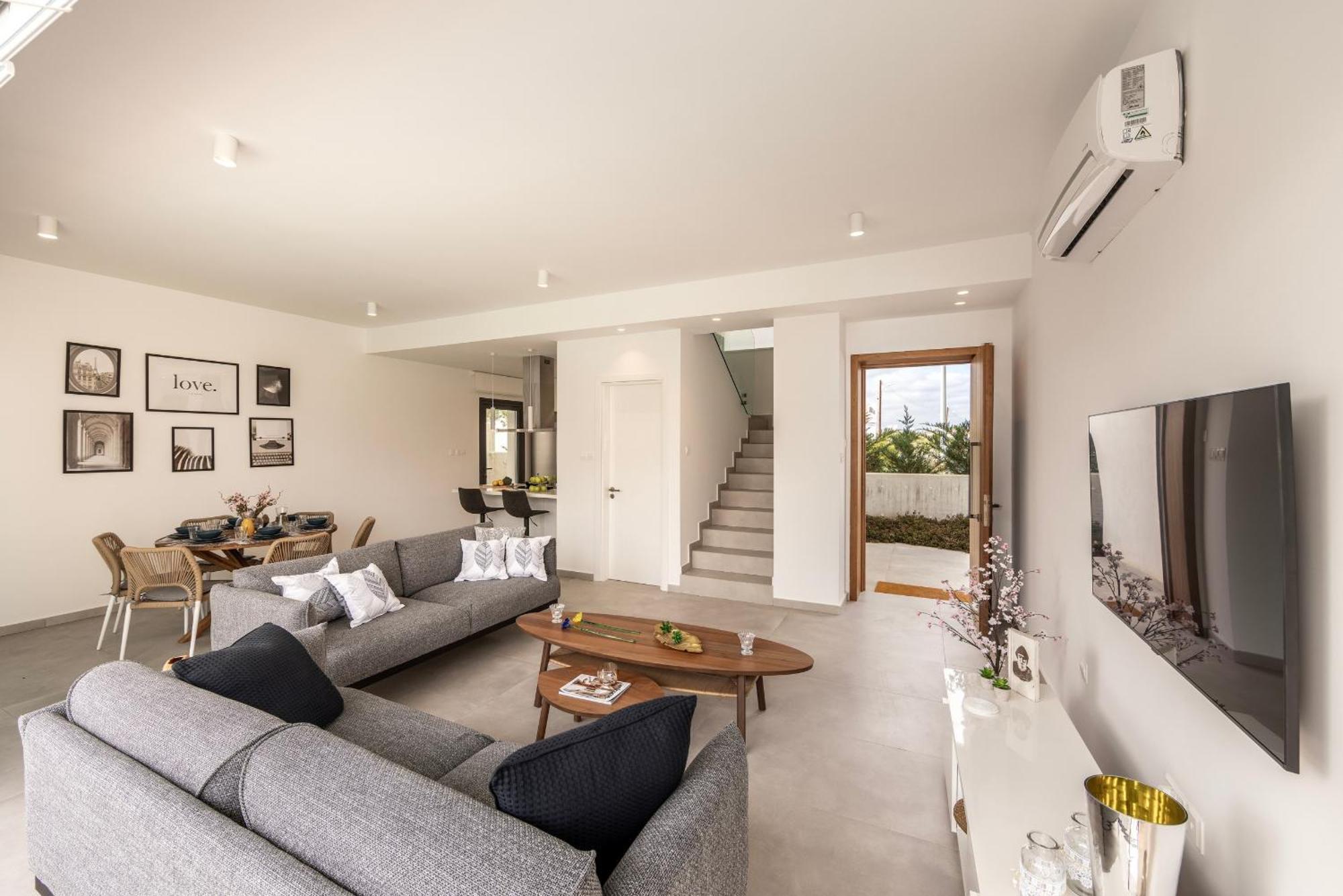 Villa By The Bay 32