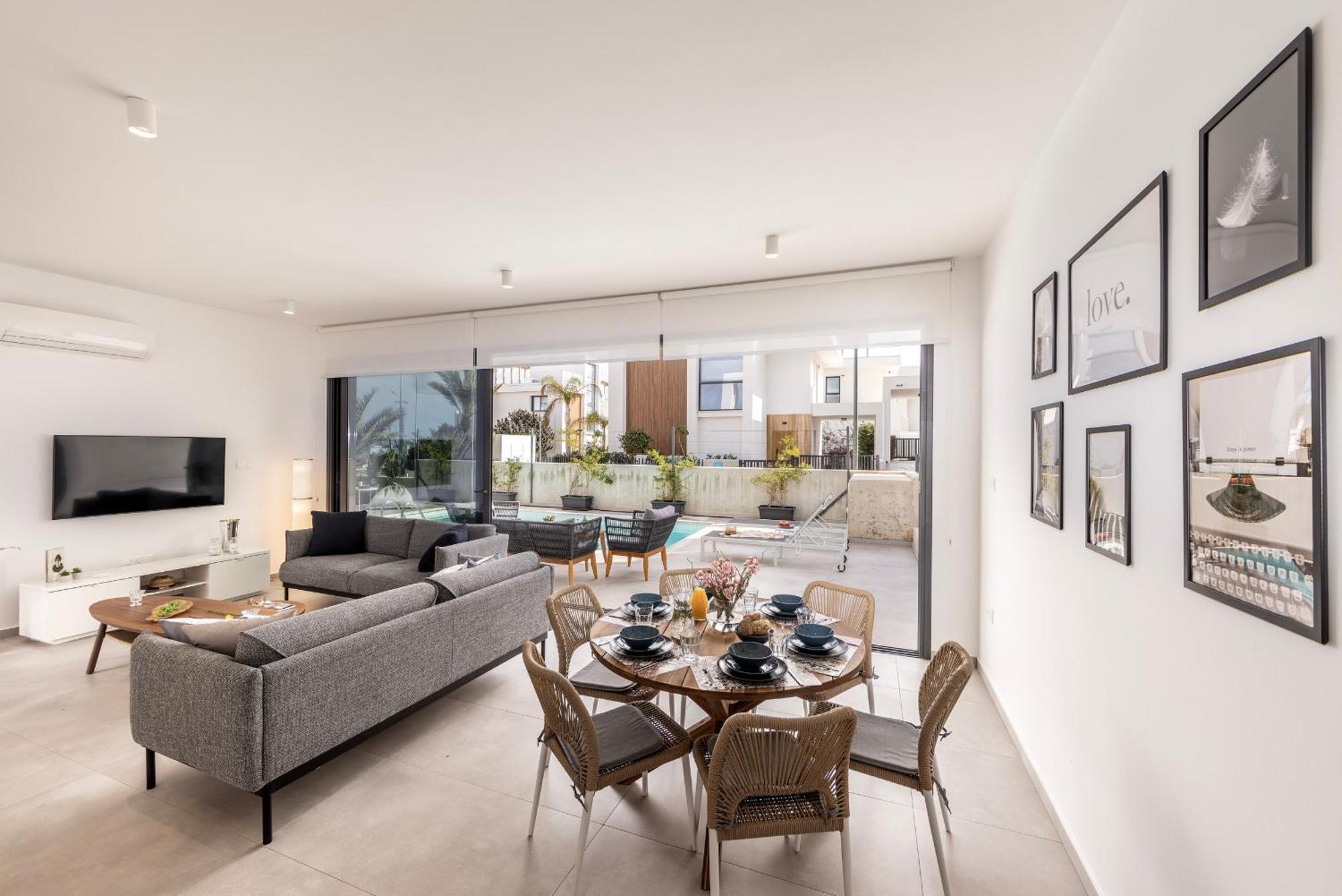 Villa By The Bay 32