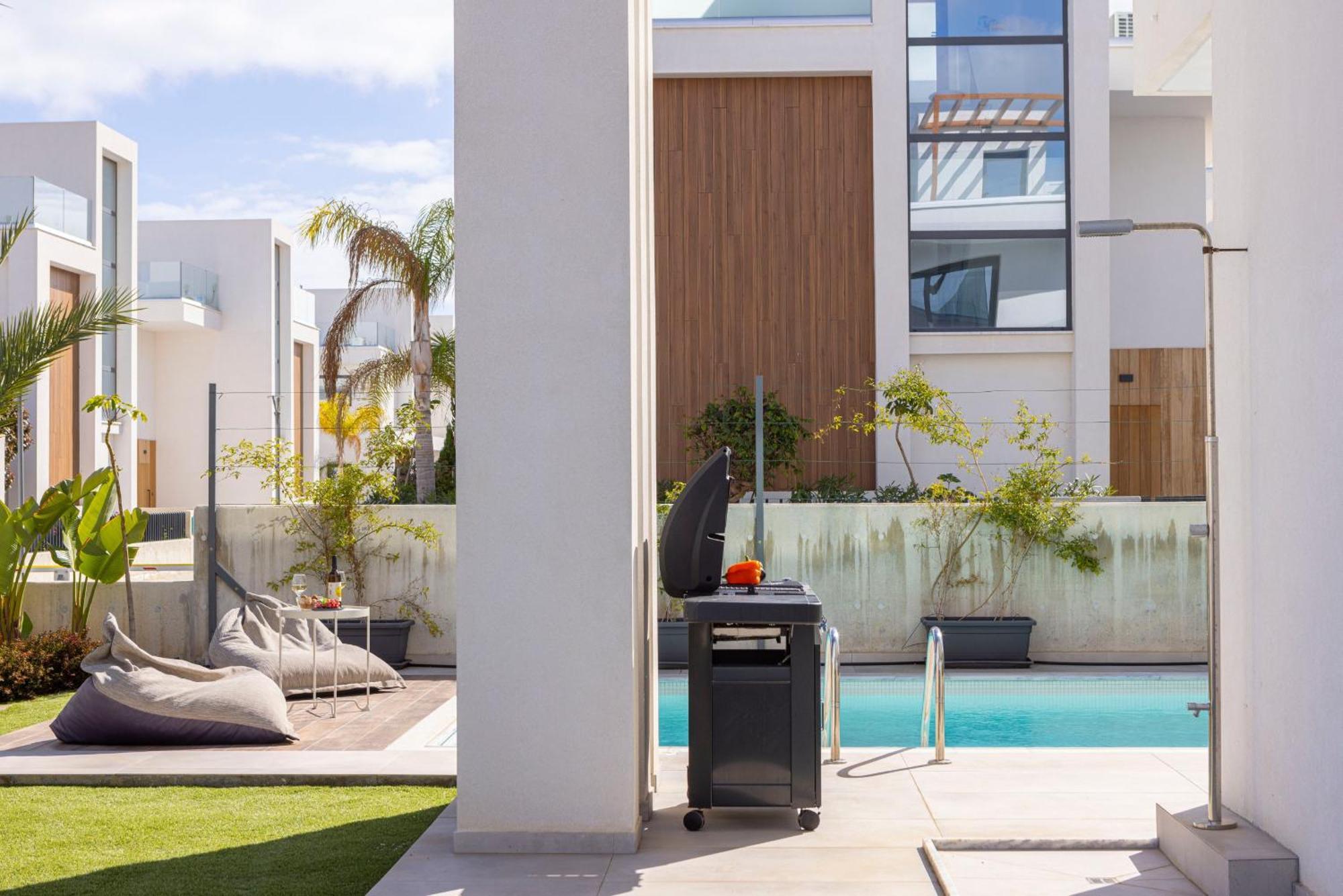 Villa By The Bay 32