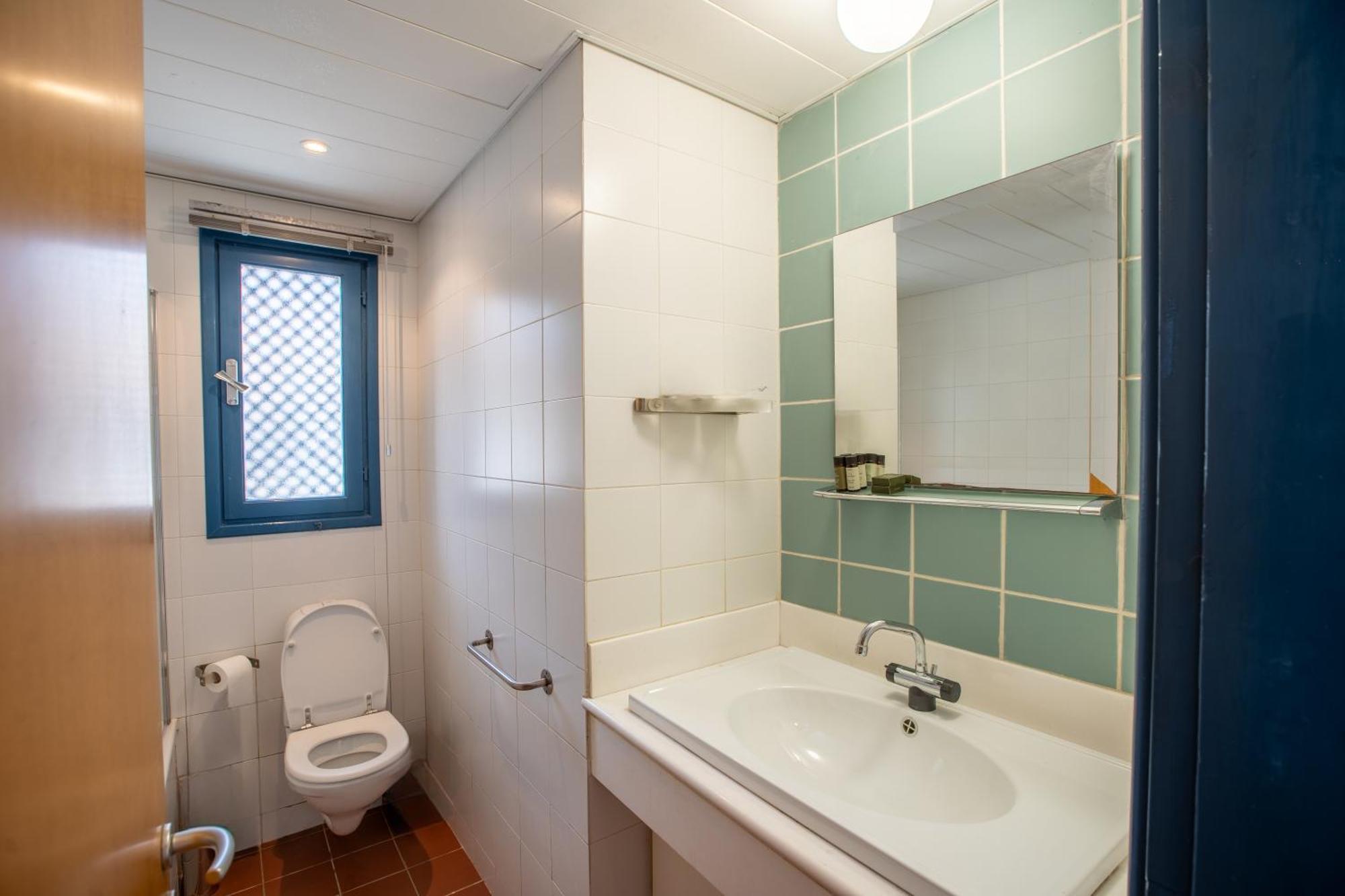 Phaedrus Living: Sky Blue Villa