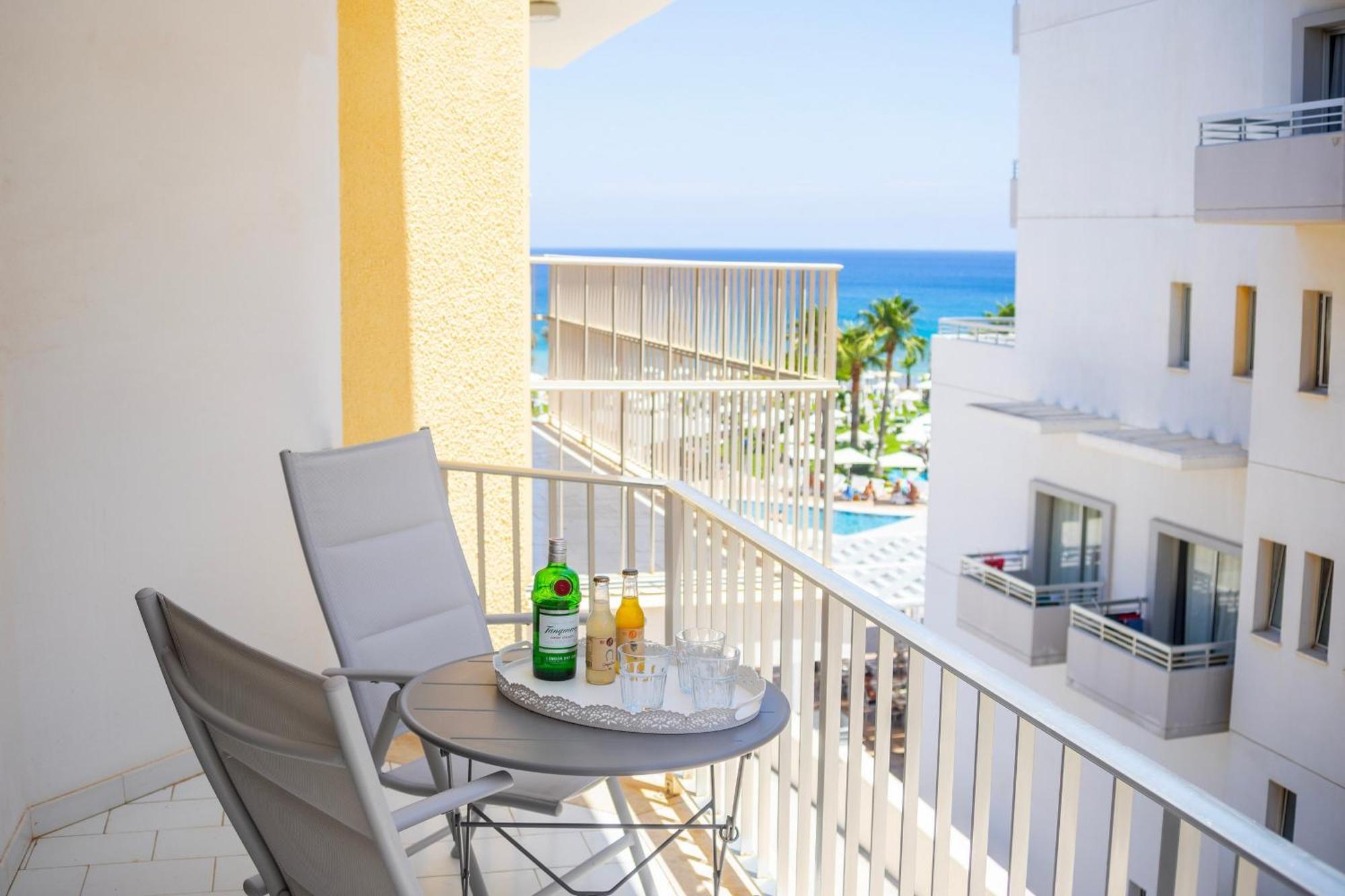 O2 Seaside Apartment