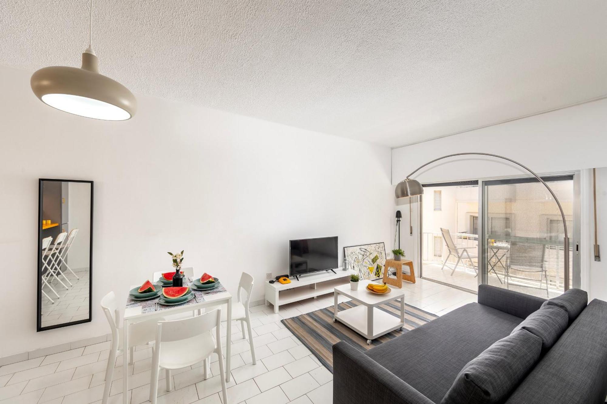 O2 Seaside Apartment